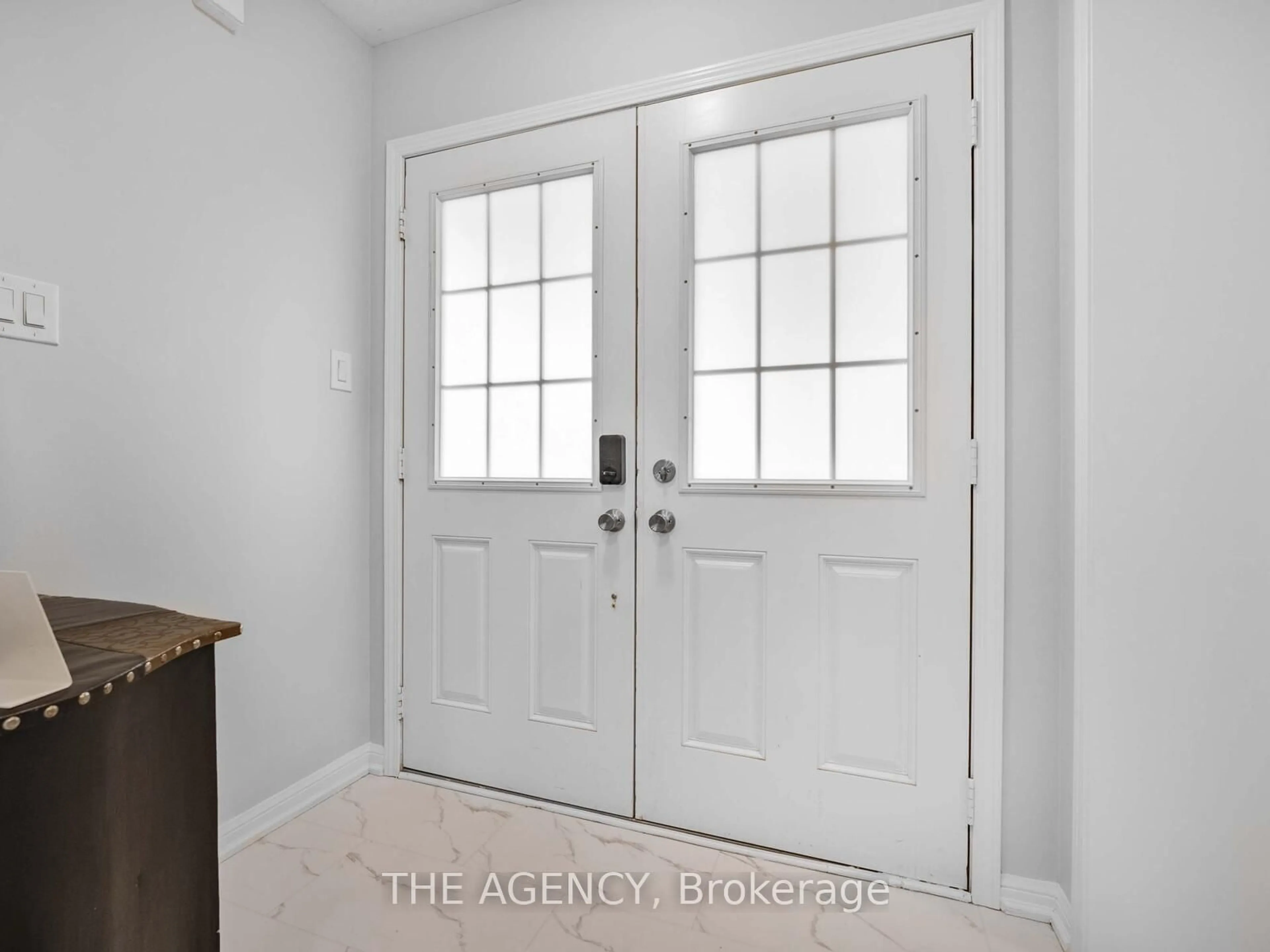 Indoor entryway for 216 Magurn Gate, Milton Ontario L9T 7B4