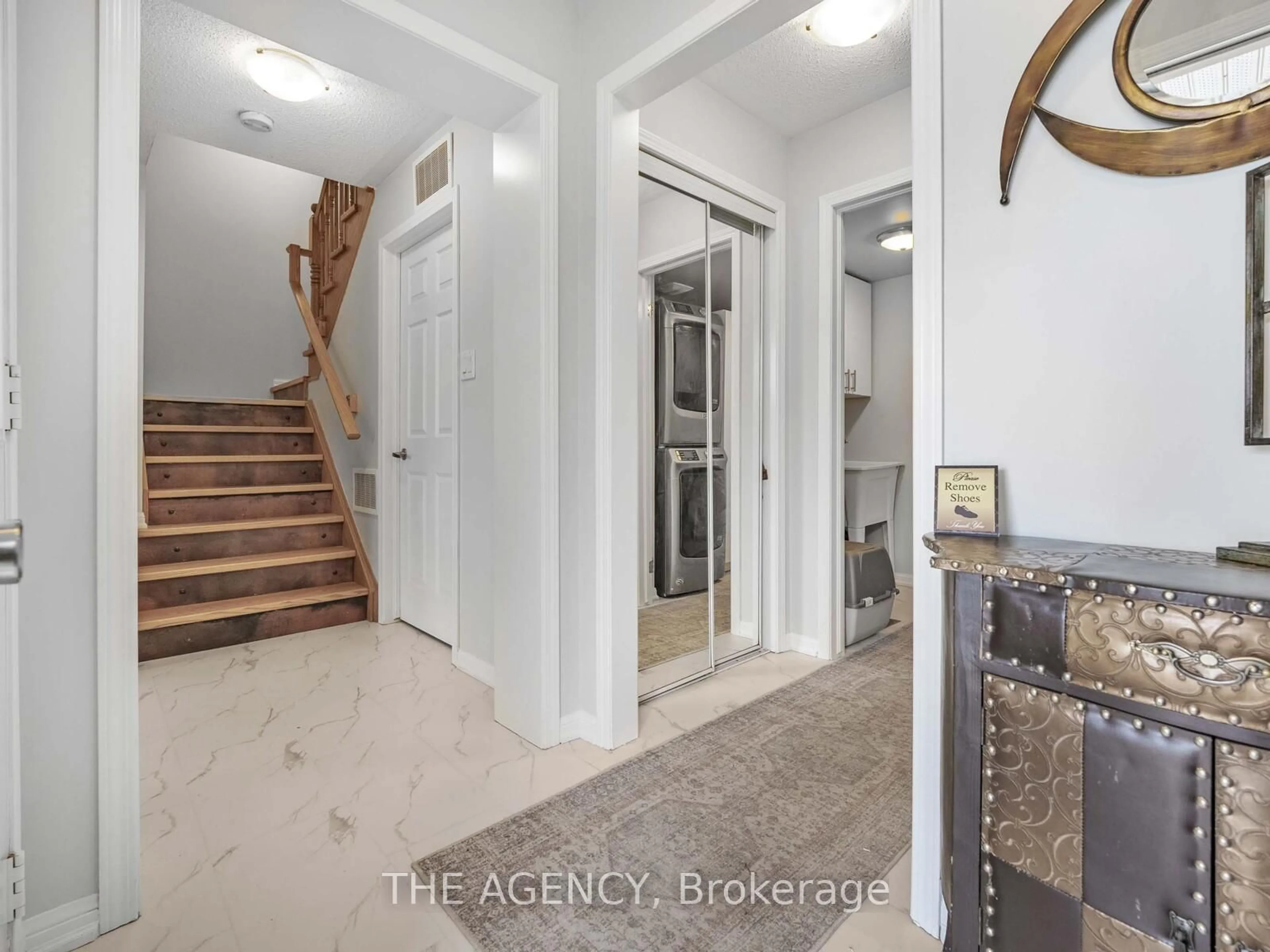 Indoor entryway for 216 Magurn Gate, Milton Ontario L9T 7B4