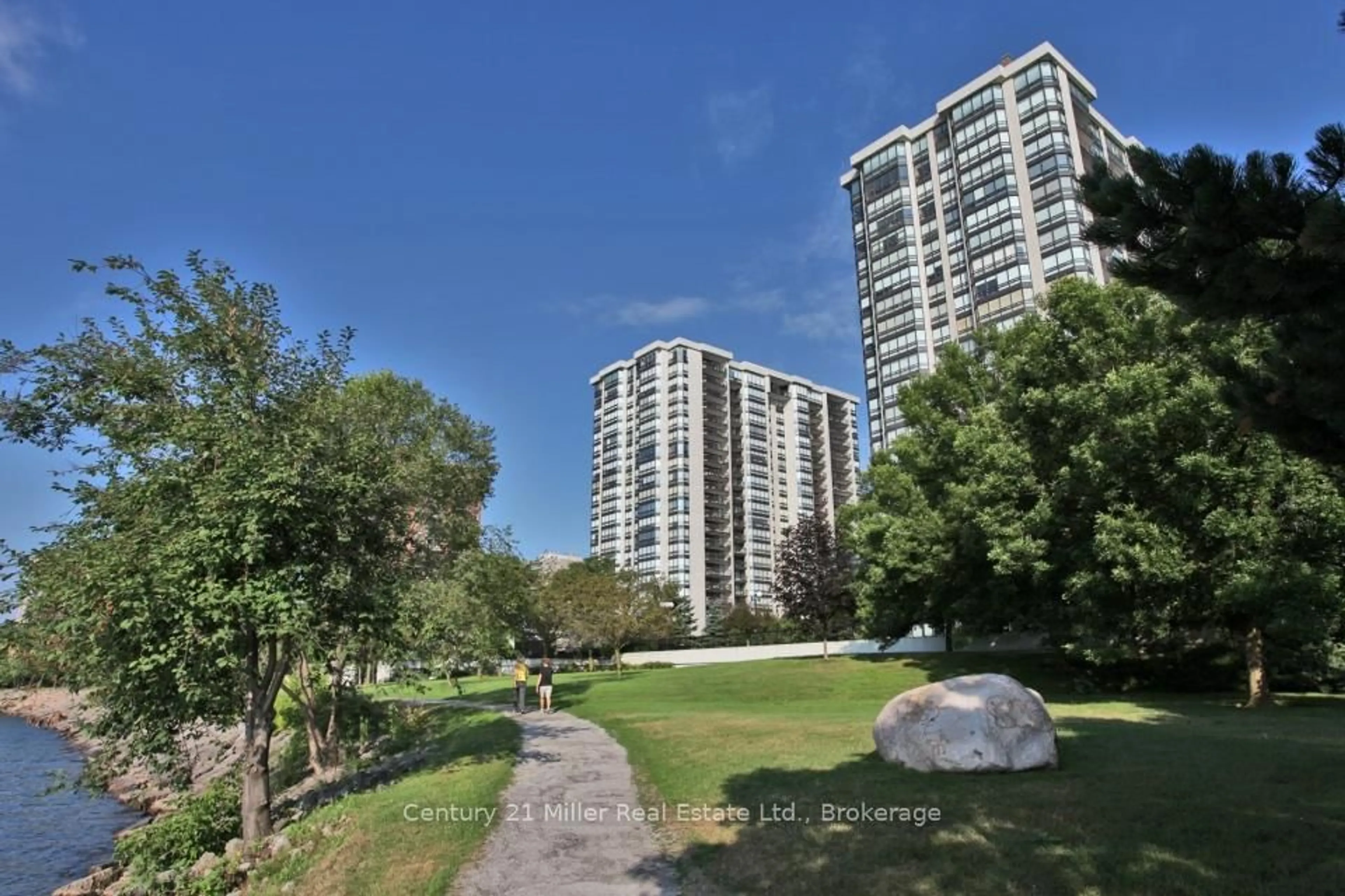A pic from outside/outdoor area/front of a property/back of a property/a pic from drone, city buildings view from balcony for 2180 Marine Dr #501, Oakville Ontario L6L 5V2