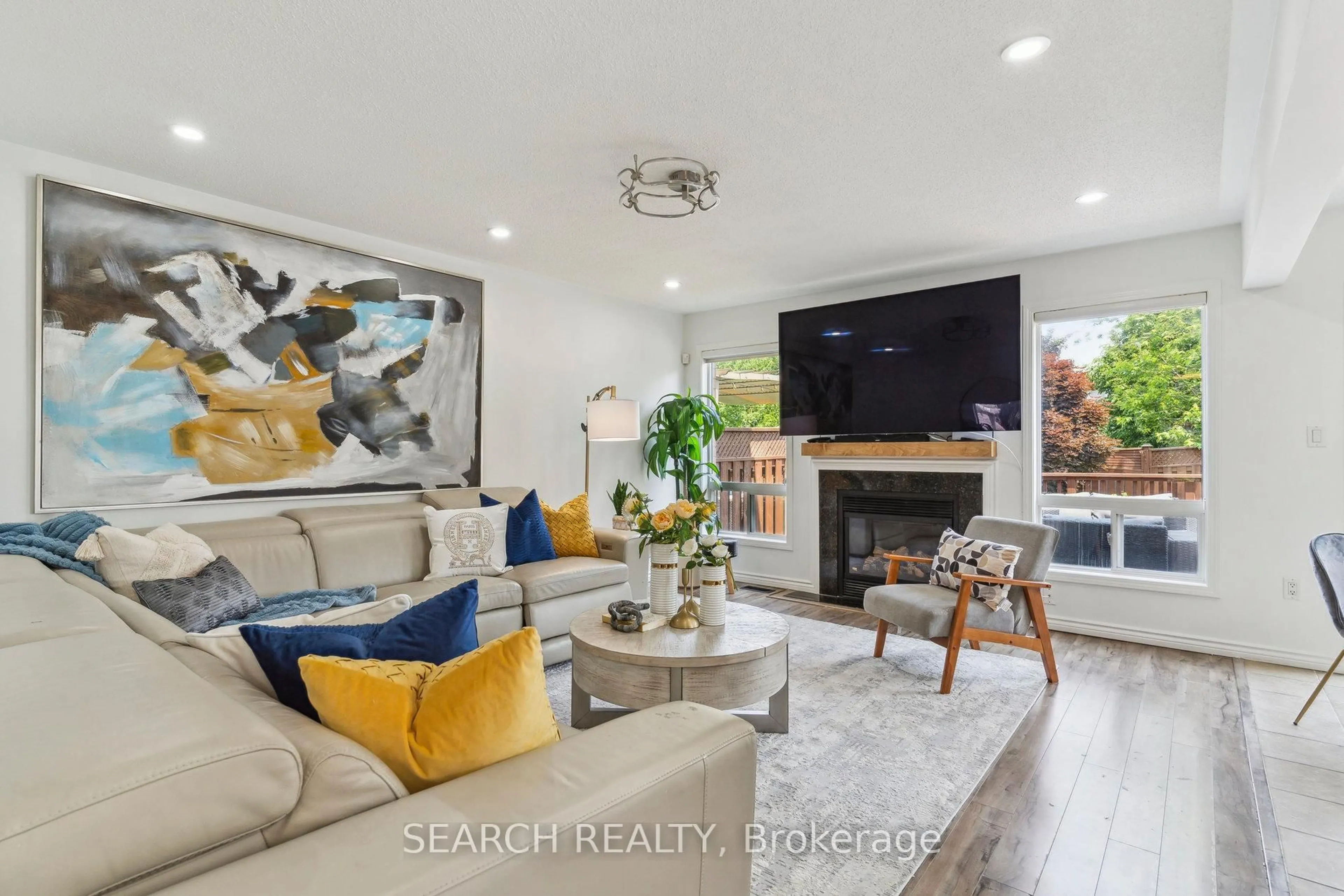 Living room with furniture, unknown for 1078 Barclay Circ, Milton Ontario L9T 5W3