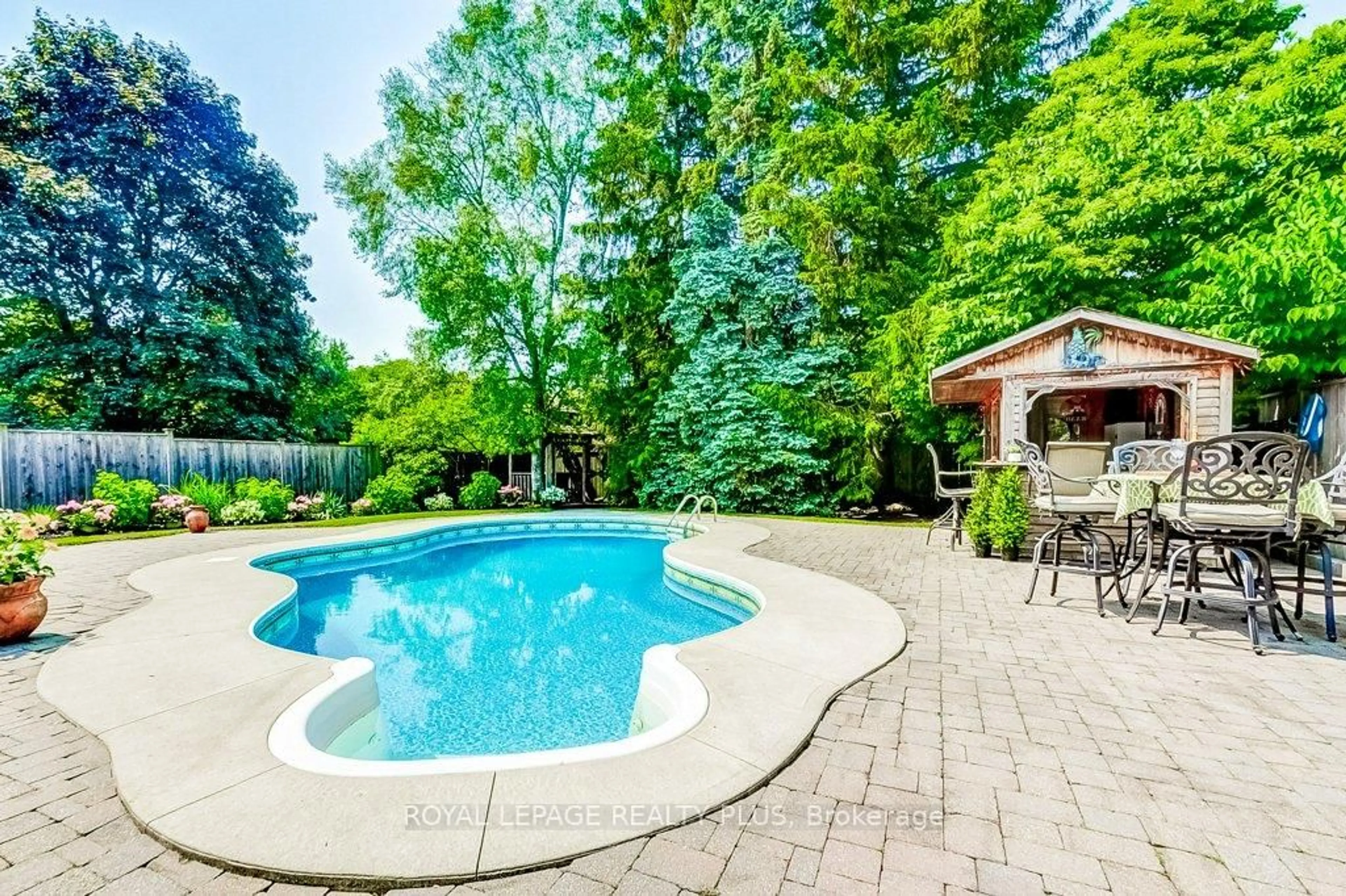Pool for 748 Francis Rd, Burlington Ontario L7T 4A3