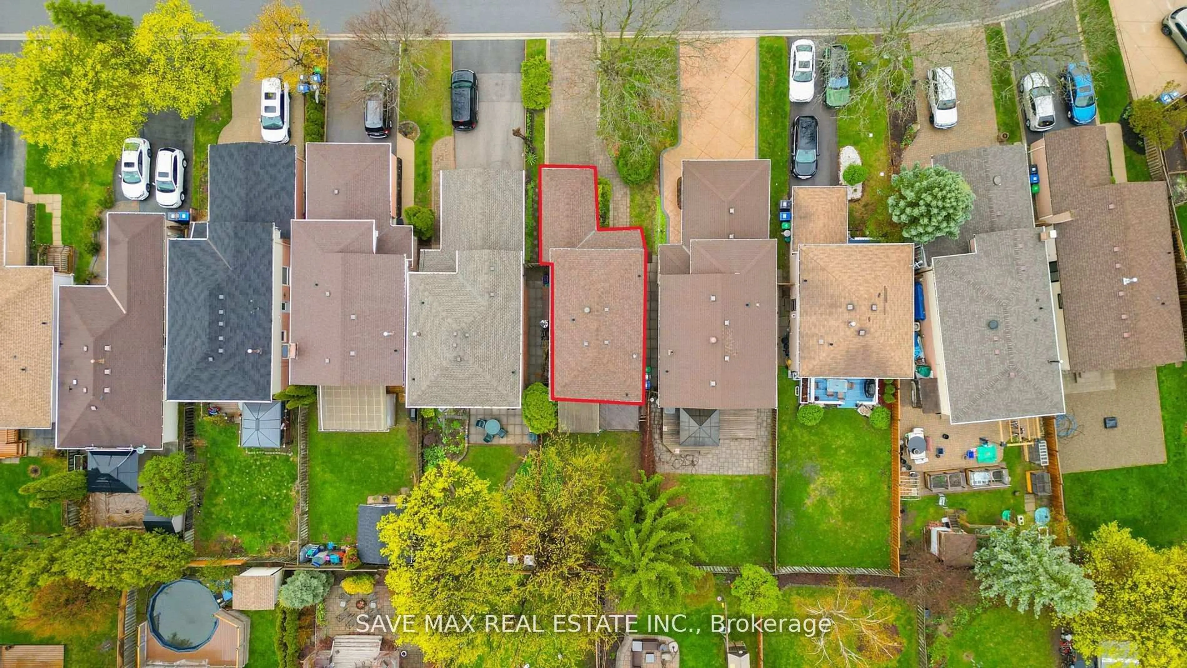A pic from outside/outdoor area/front of a property/back of a property/a pic from drone, street for 3158 Keynes Cres, Mississauga Ontario L5N 3A1