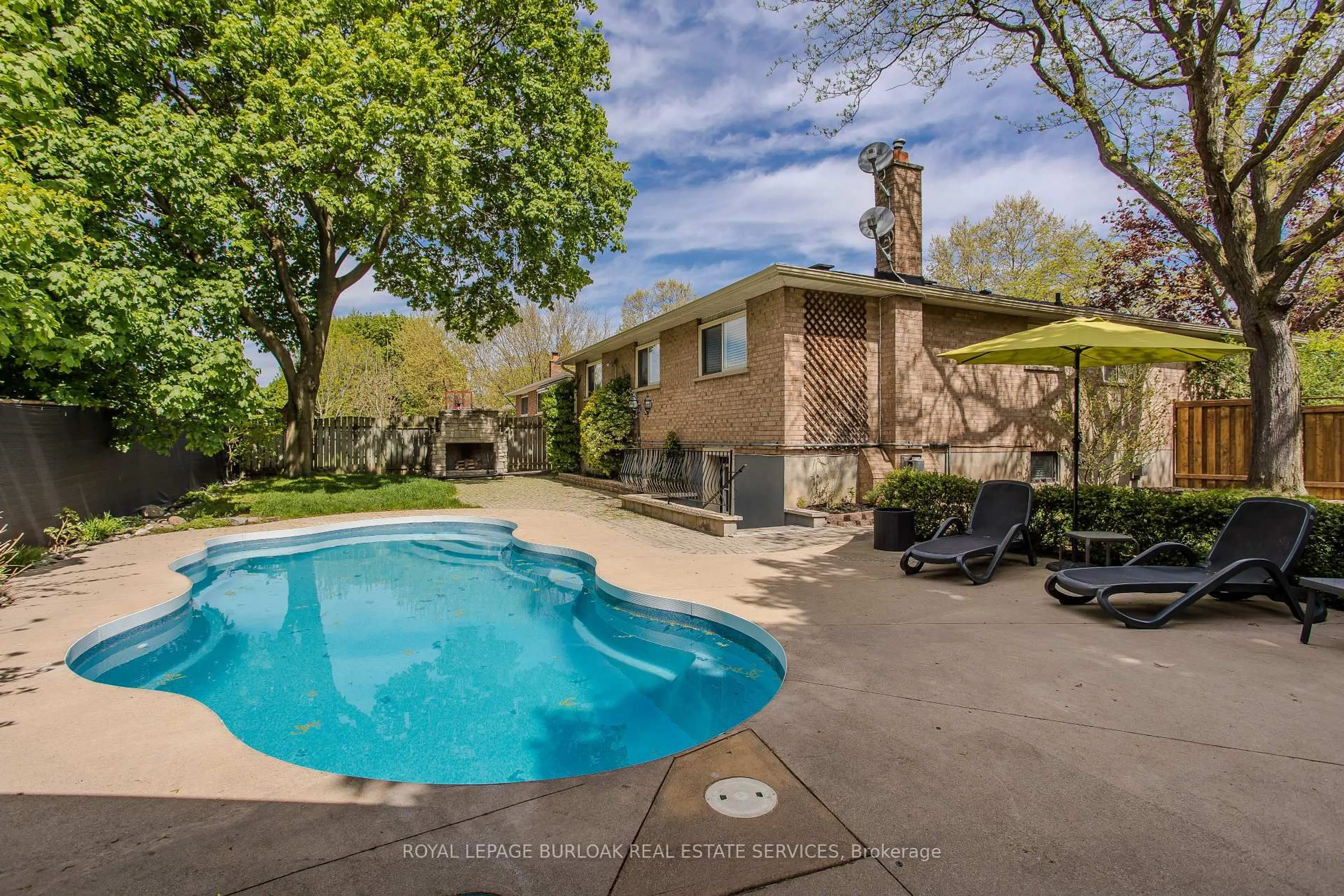 Pool for 1128 Dowland Cres, Burlington Ontario L7T 4C9