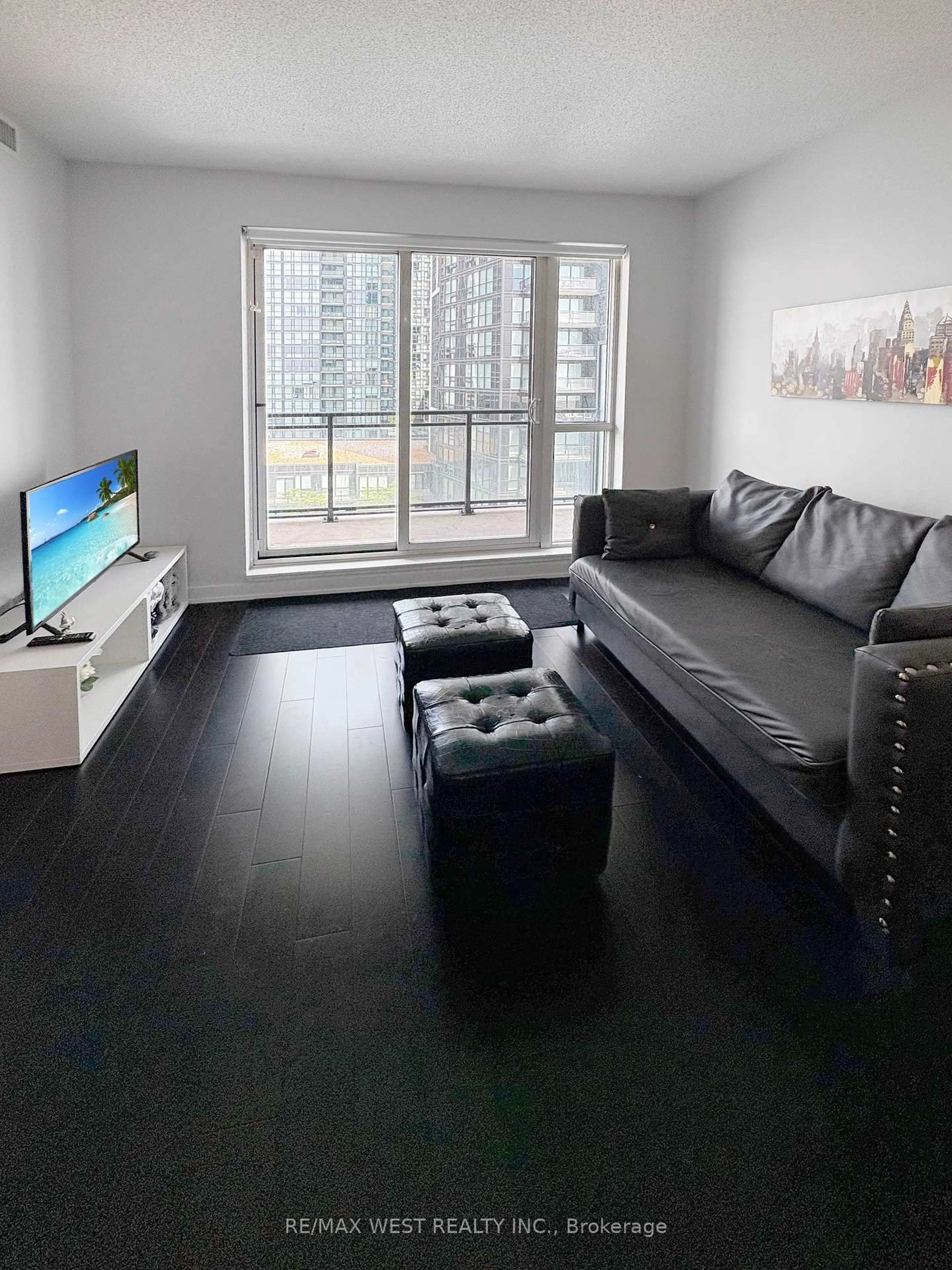 Living room with furniture, wood/laminate floor for 4011 Brickstone Mews #903, Mississauga Ontario L5B 0G4