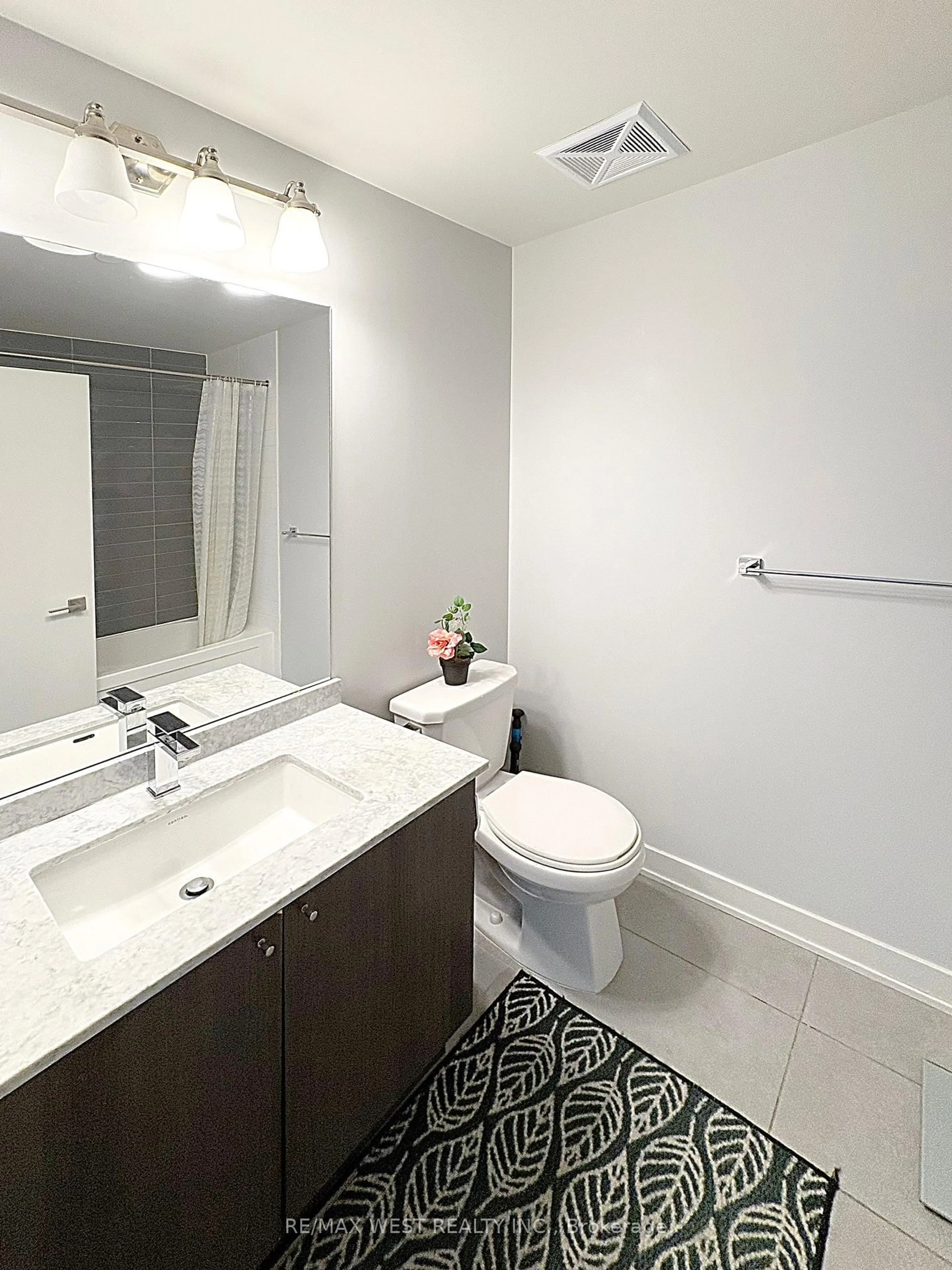 Standard bathroom, unknown for 4011 Brickstone Mews #903, Mississauga Ontario L5B 0G4