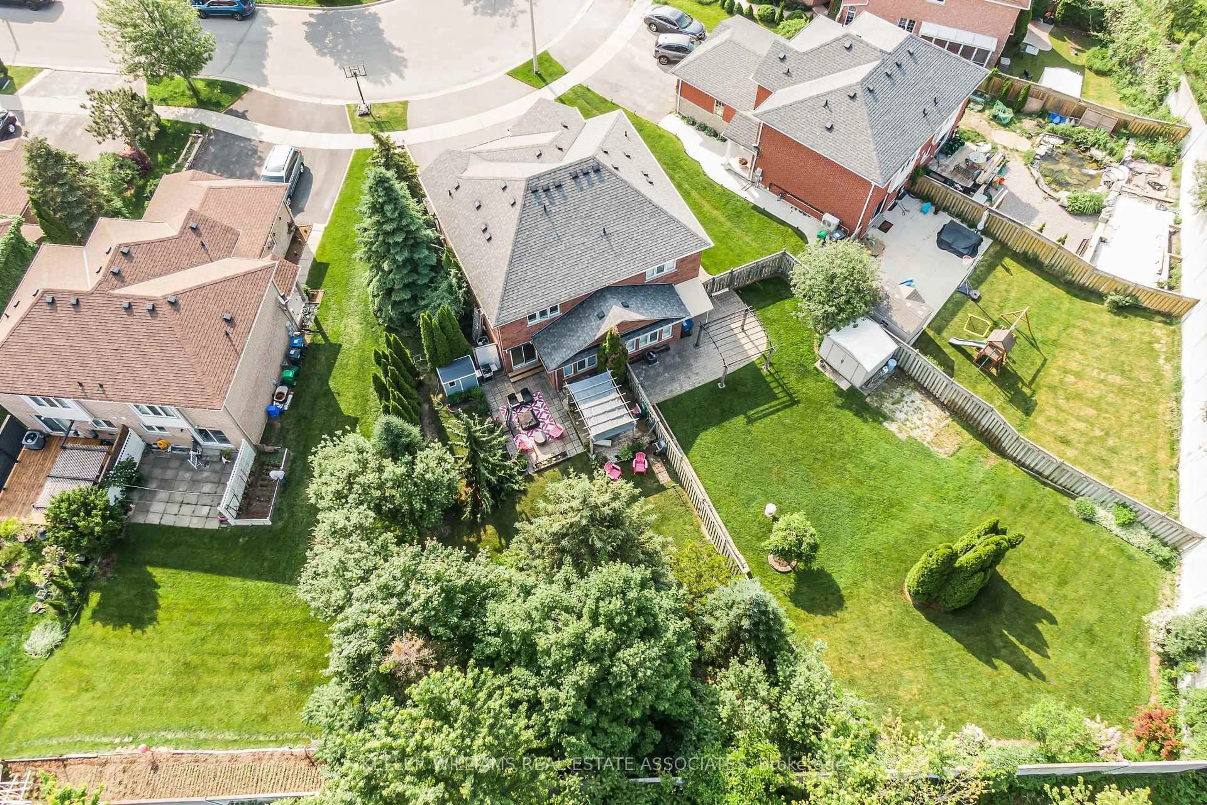 A pic from outside/outdoor area/front of a property/back of a property/a pic from drone, street for 7514 Black Walnut Tr, Mississauga Ontario L5N 8A9
