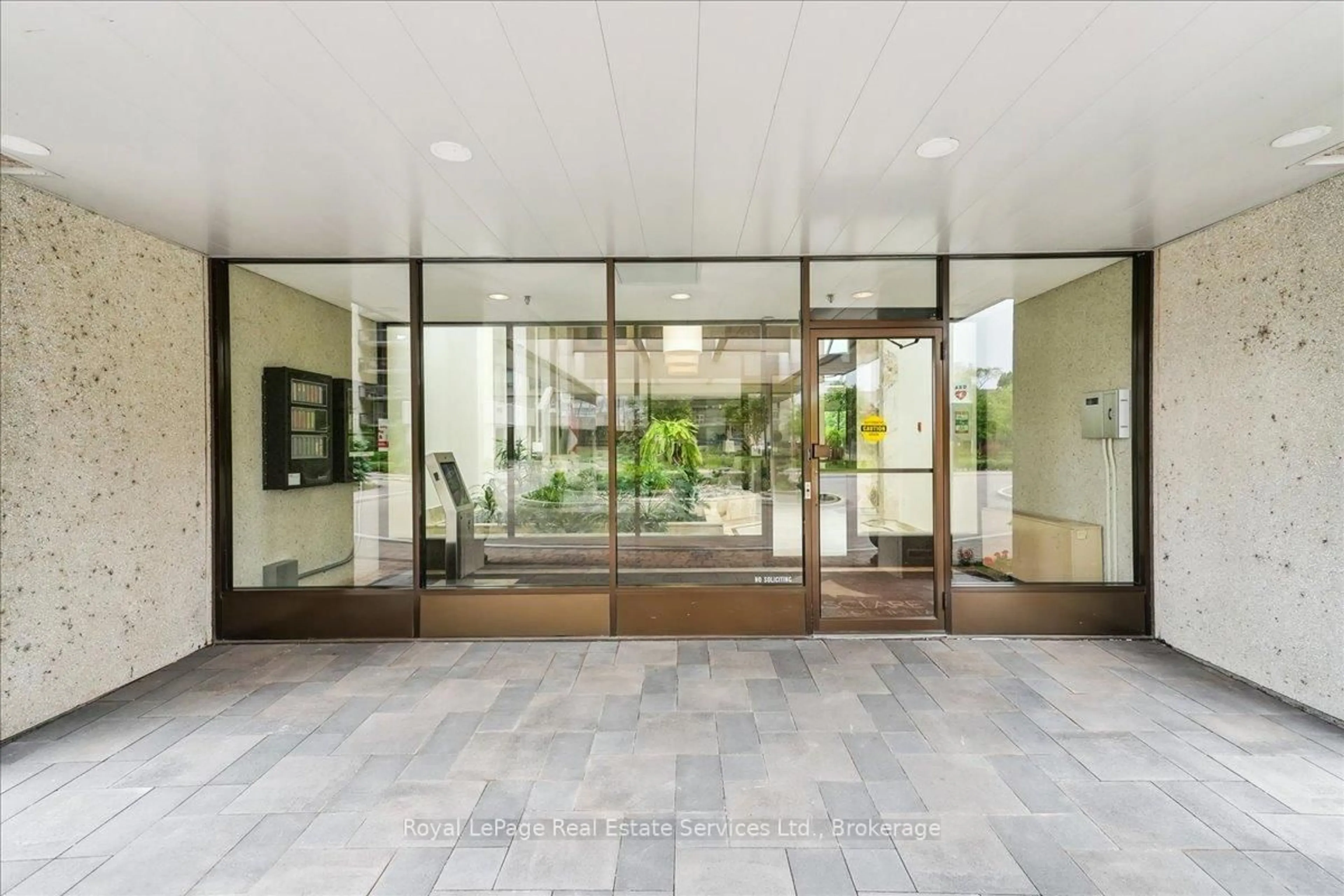 Indoor foyer for 2180 Marine Dr #1108, Oakville Ontario L6L 5V2