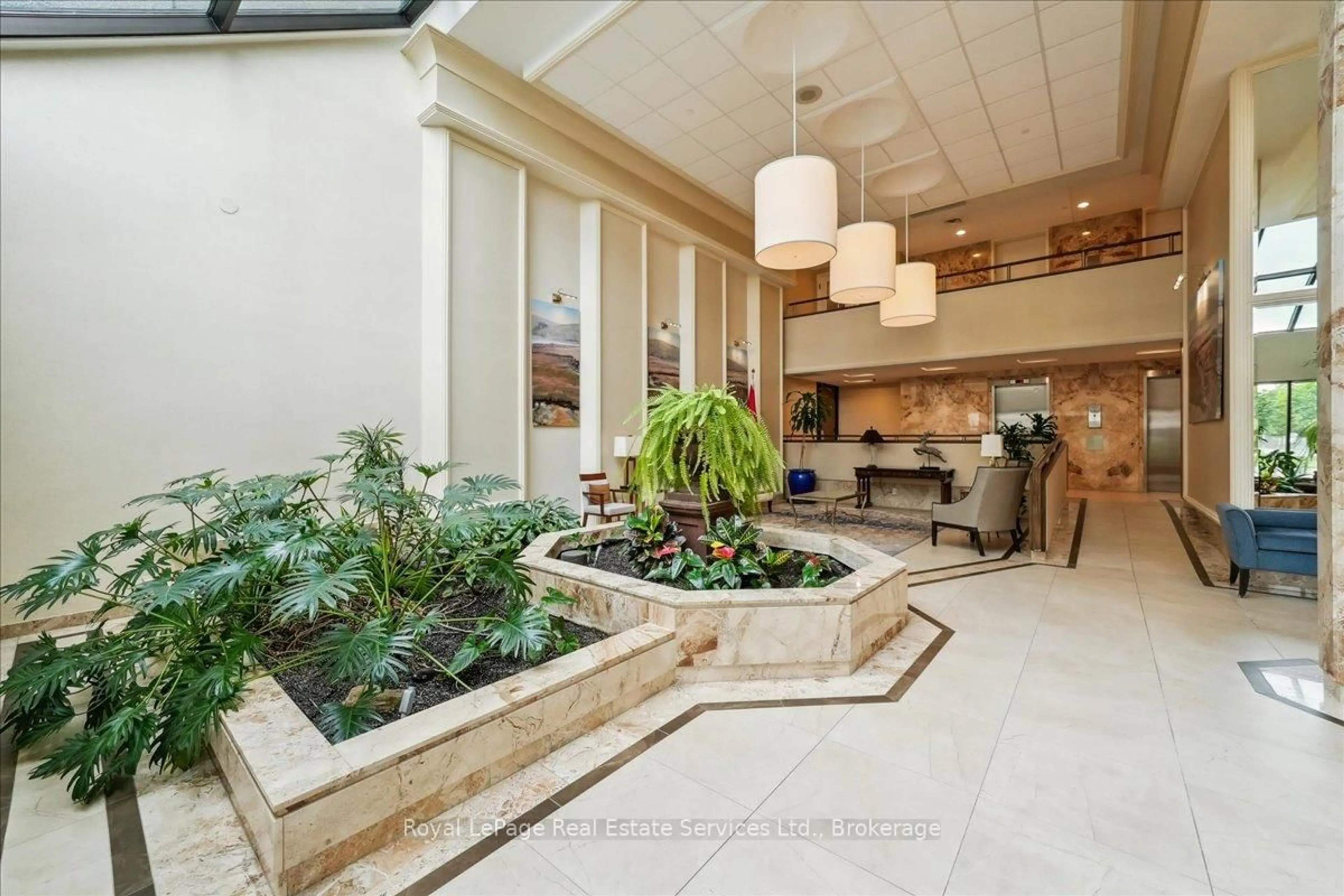 Indoor foyer for 2180 Marine Dr #1108, Oakville Ontario L6L 5V2