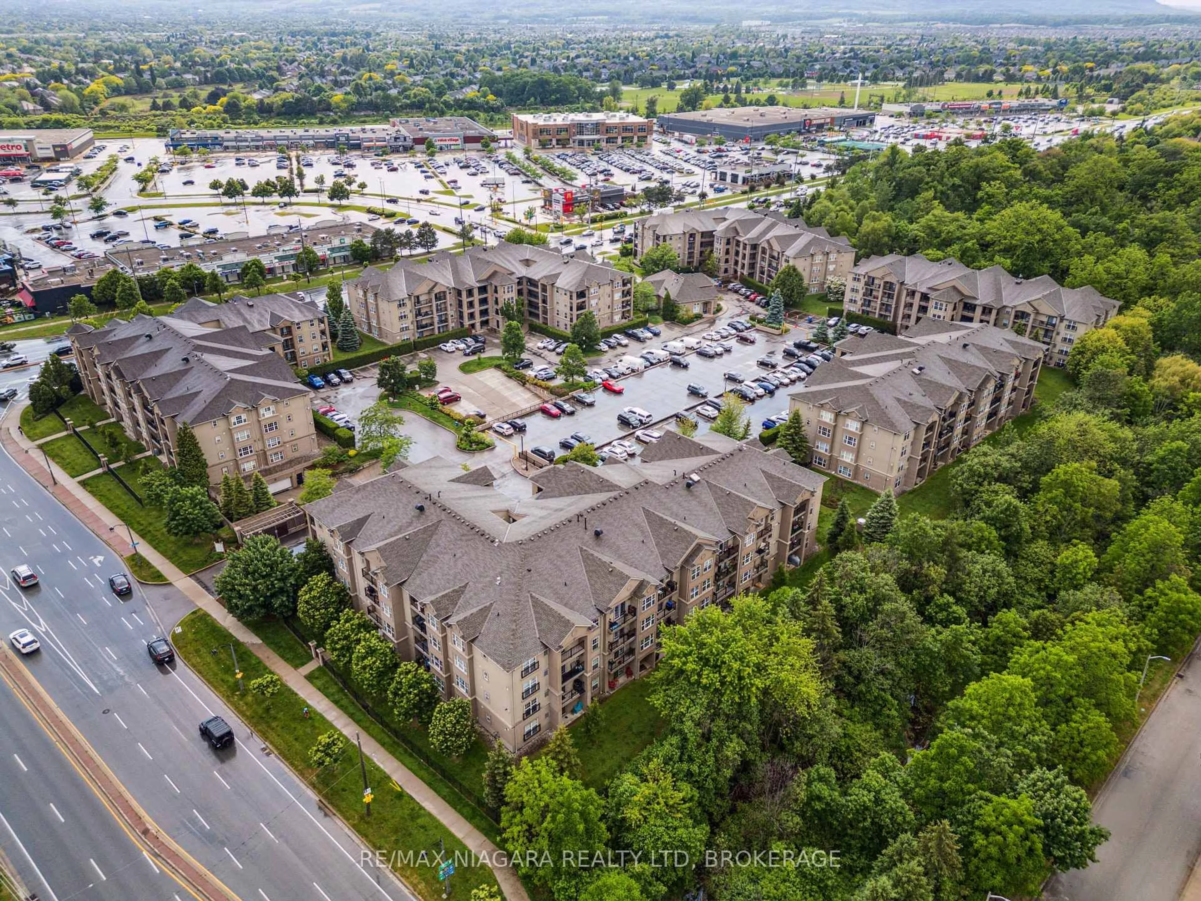 A pic from outside/outdoor area/front of a property/back of a property/a pic from drone, city buildings view from balcony for 2055 Appleby Line #102, Burlington Ontario L7L 7H1