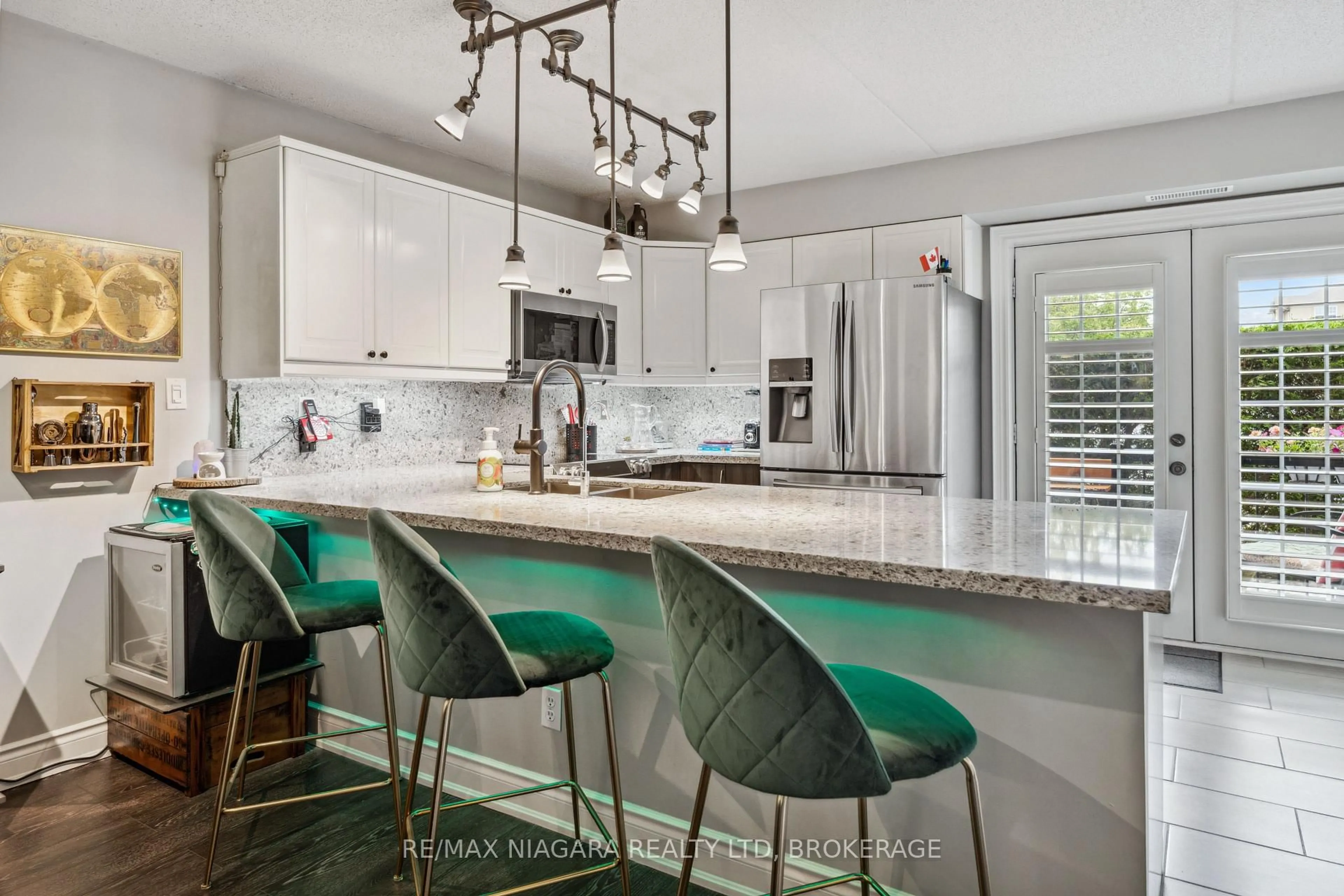 Contemporary kitchen, ceramic/tile floor for 2055 Appleby Line #102, Burlington Ontario L7L 7H1