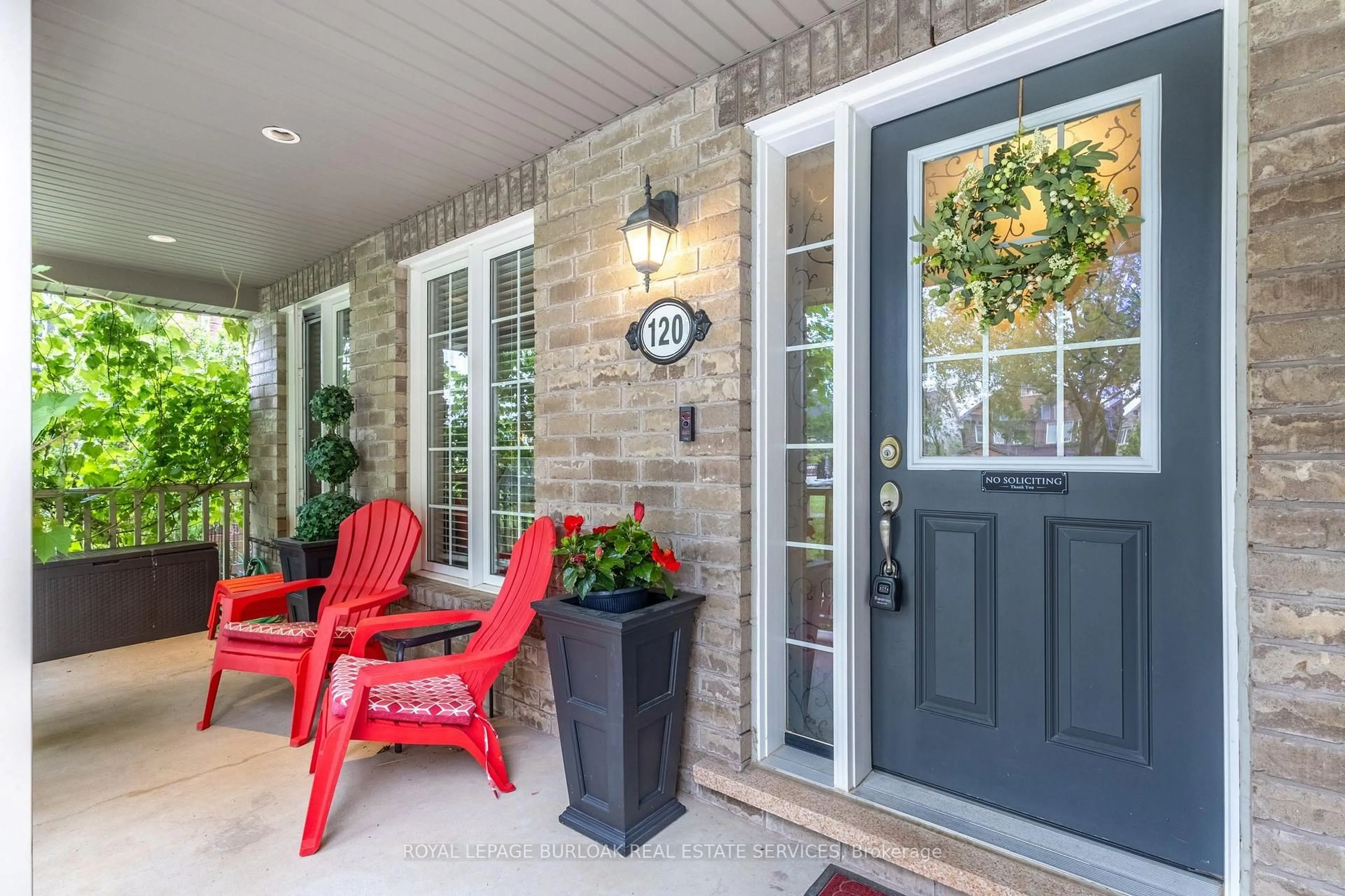 Indoor entryway for 120 Onley Lane, Milton Ontario L9T 8E3