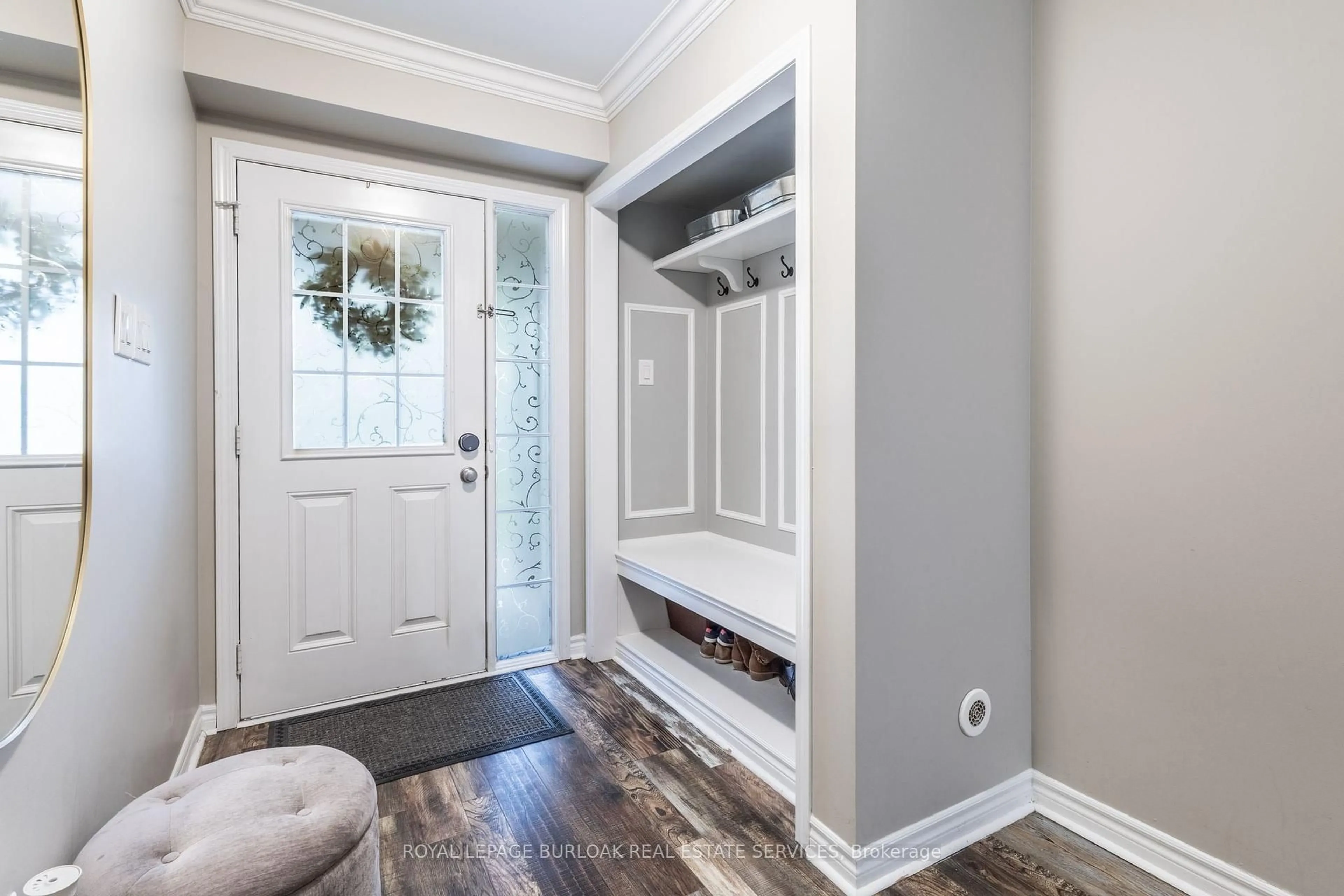 Indoor entryway for 120 Onley Lane, Milton Ontario L9T 8E3