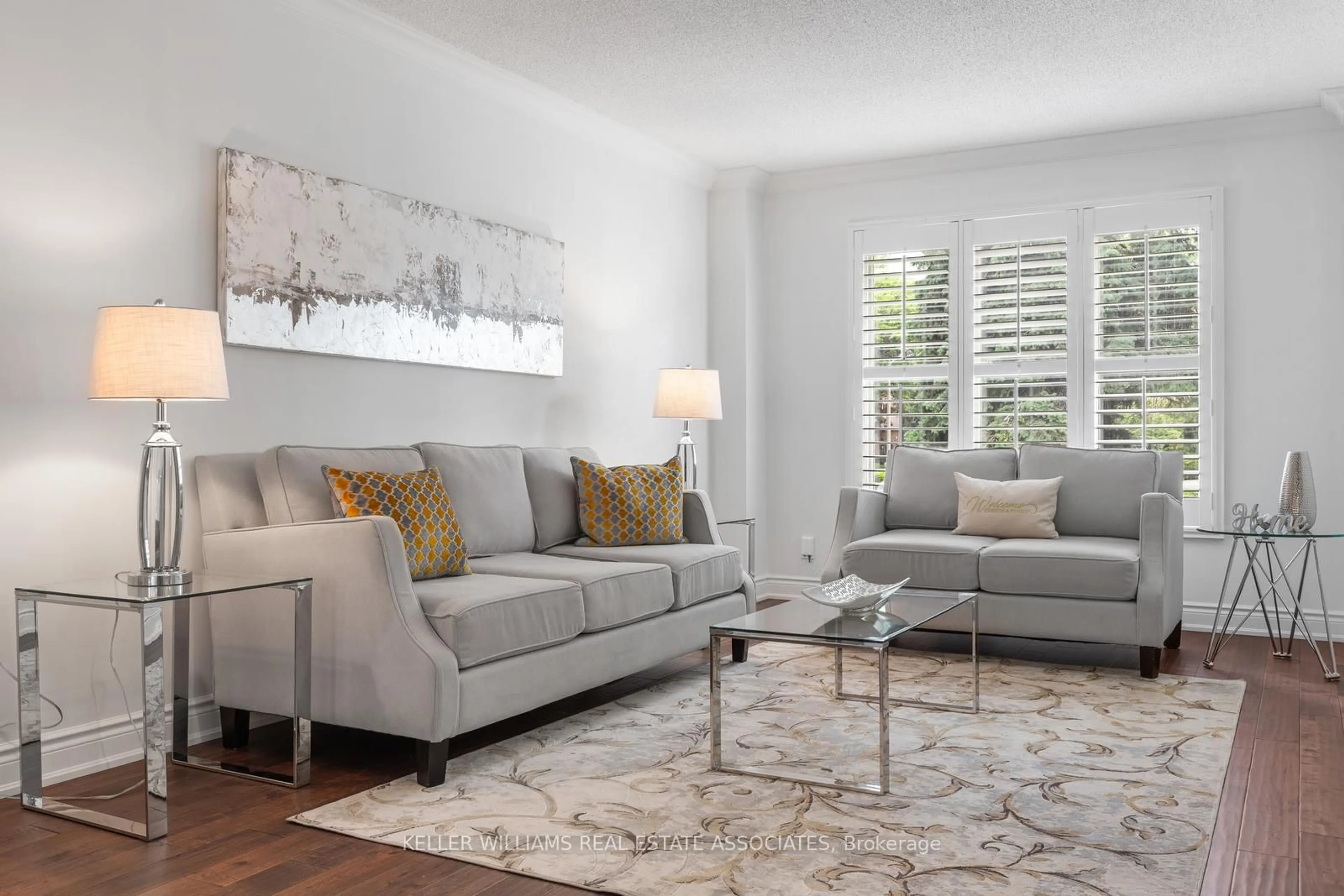 Living room with furniture, unknown for 1792 Grosvenor Pl, Mississauga Ontario L5L 3V8