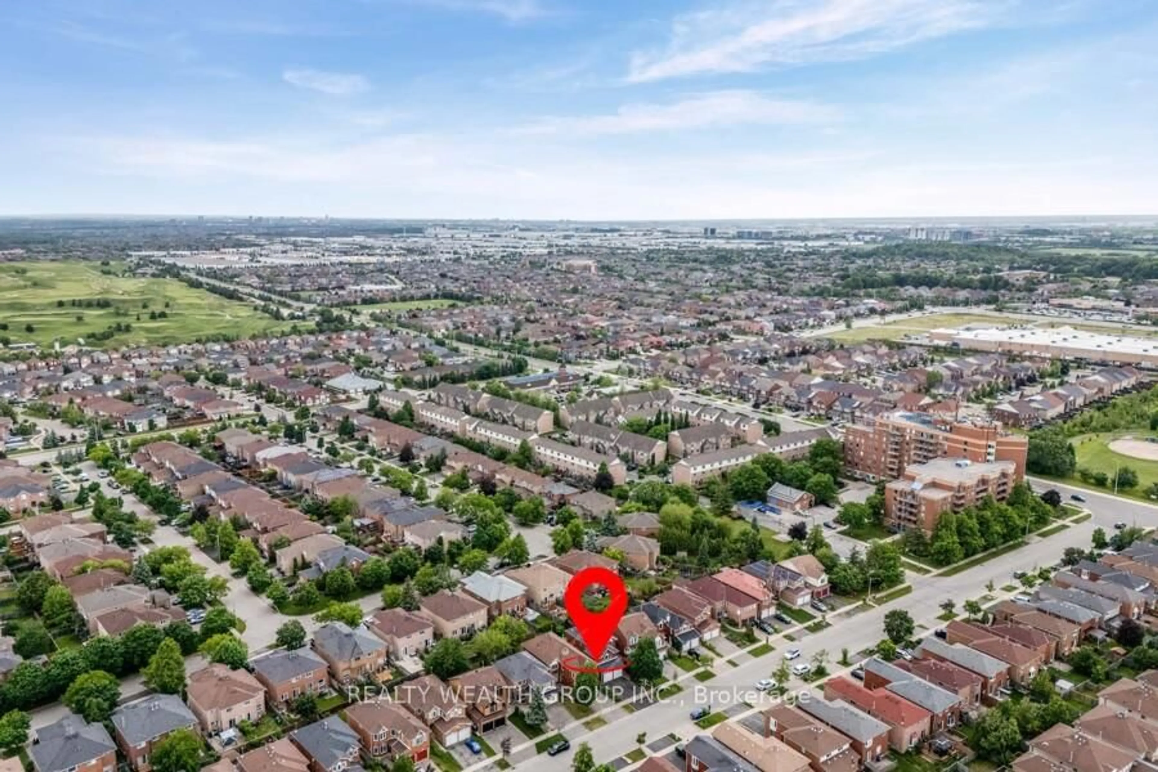 A pic from outside/outdoor area/front of a property/back of a property/a pic from drone, street for 1077 Windsor Hill Blvd, Mississauga Ontario L5V 1P4