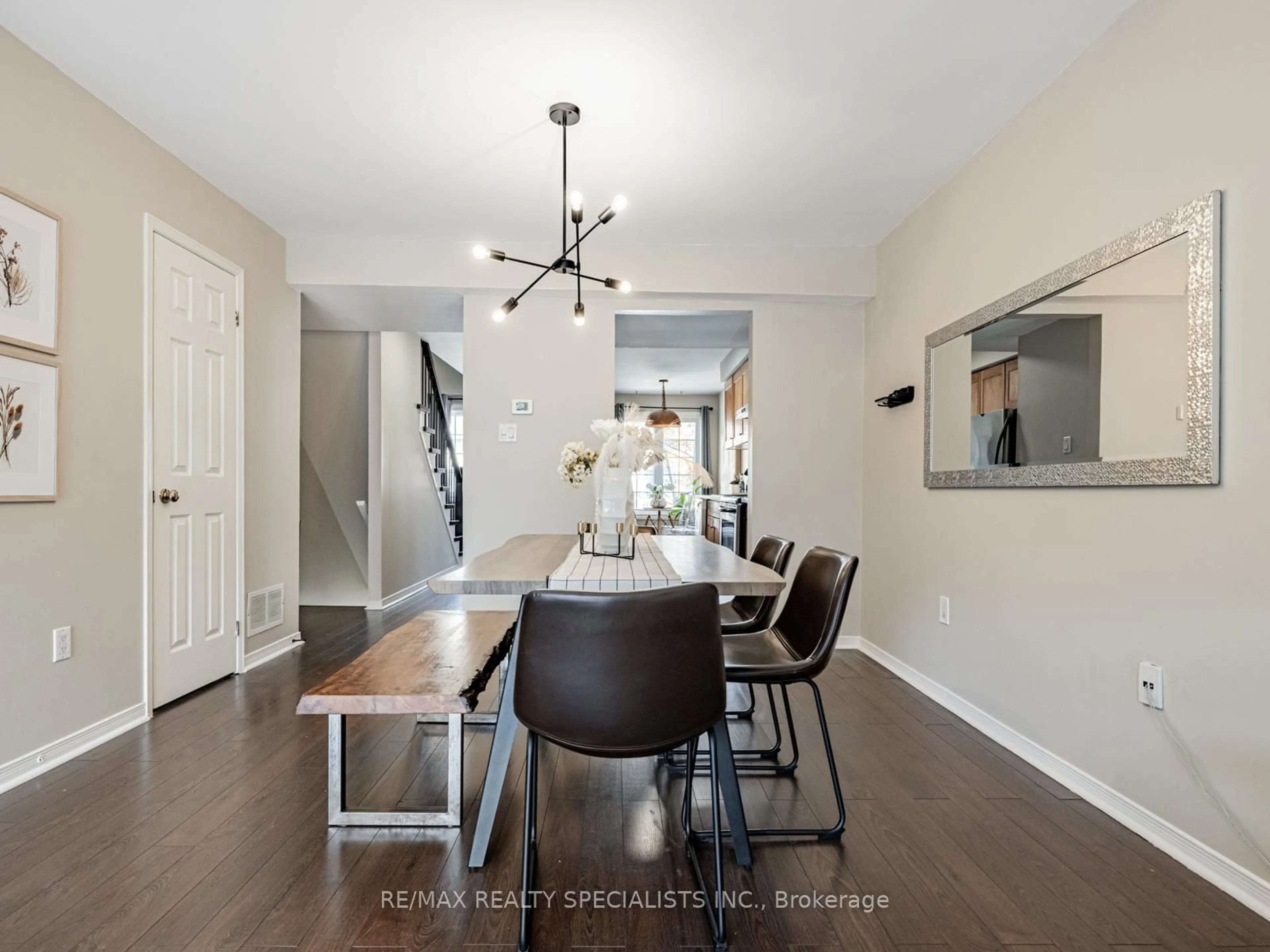 Dining room, wood/laminate floor for 2055 WALKERS Line #227, Burlington Ontario L7M 4B5