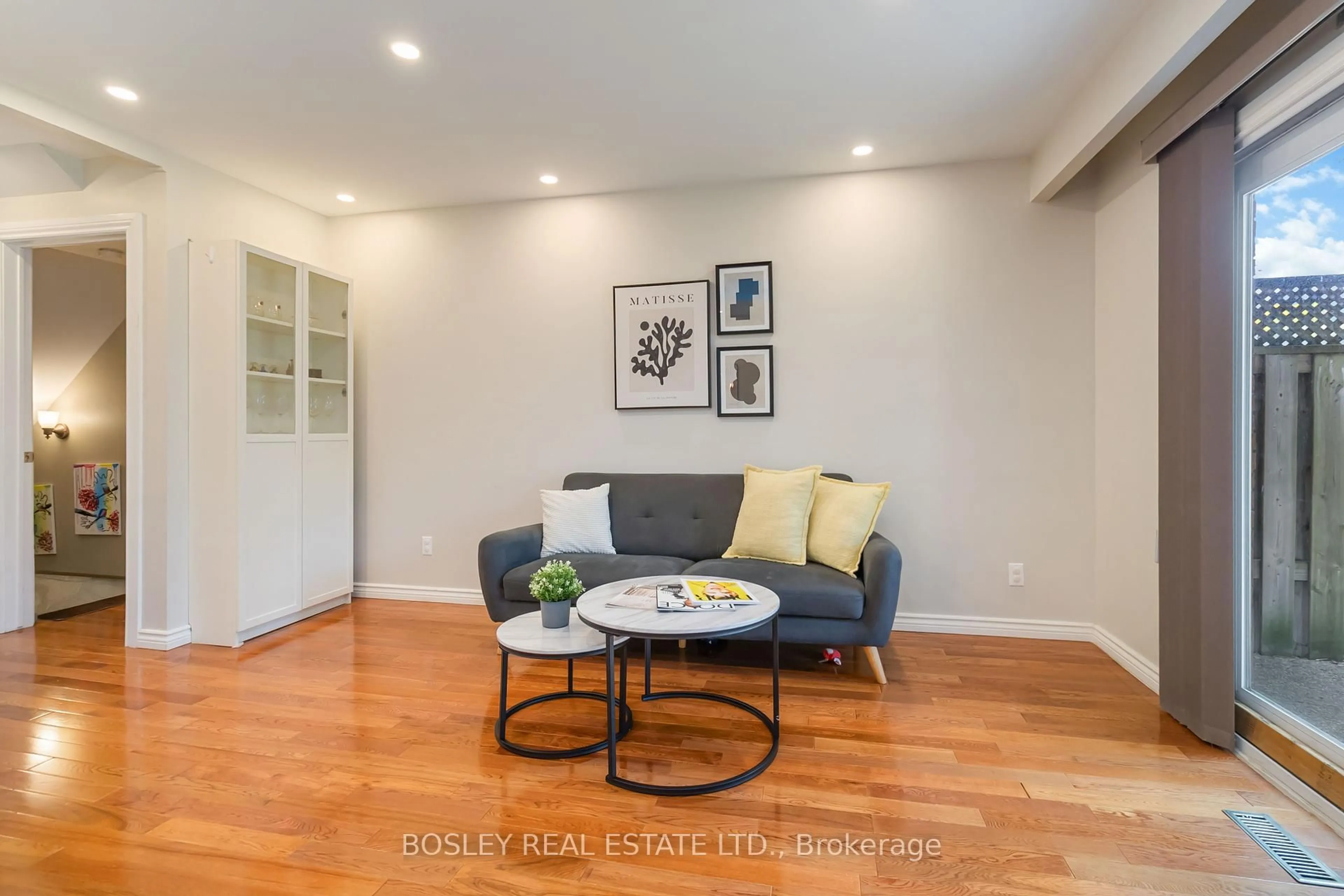 Living room with furniture, wood/laminate floor for 96 Orsett St, Oakville Ontario L6H 2N9