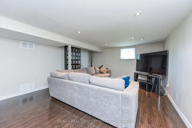 Additional image 7 of 135 Folkstone Cres