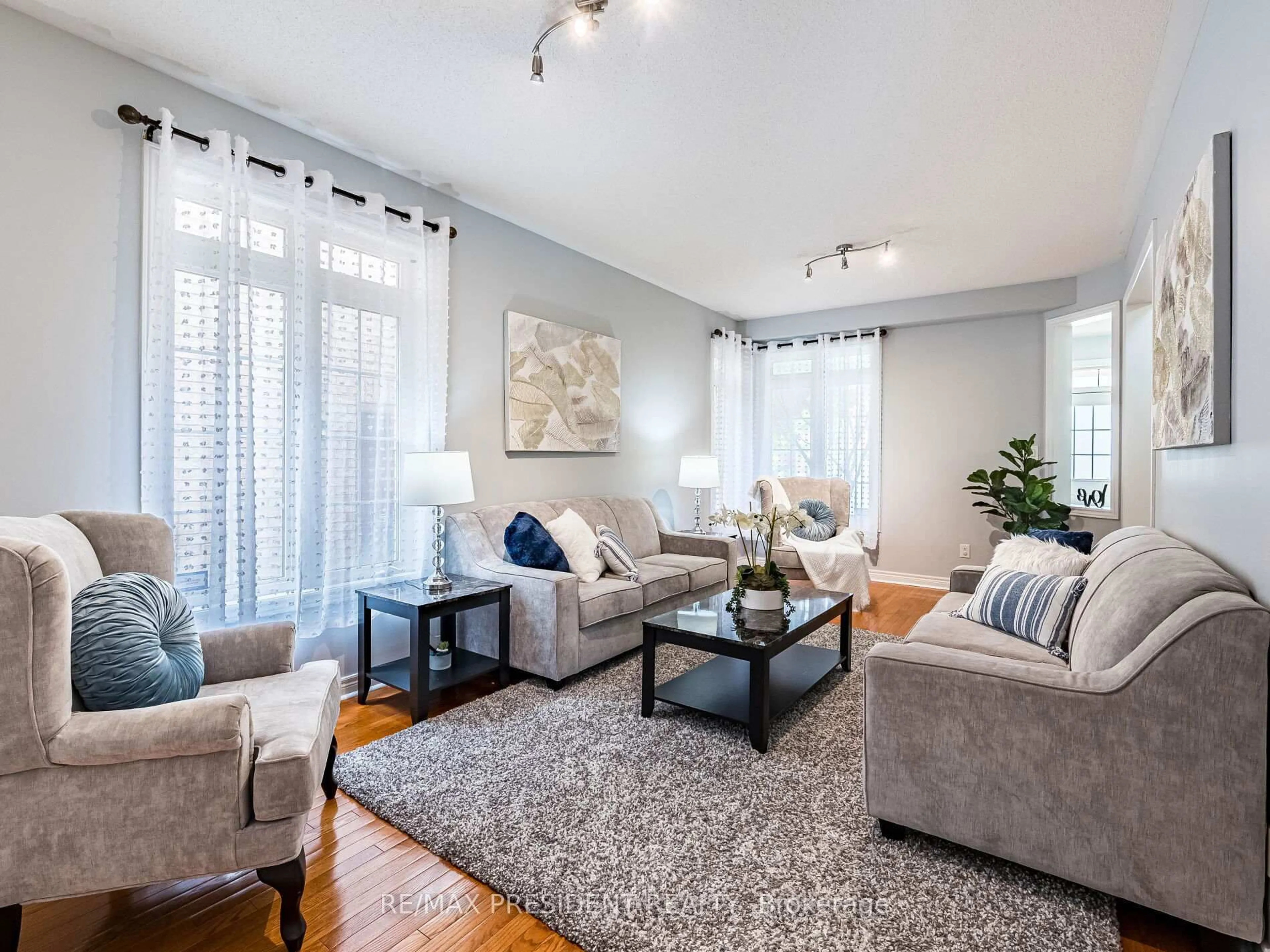 Living room with furniture, unknown for 33 Belleville Dr, Brampton Ontario L6P 1V8
