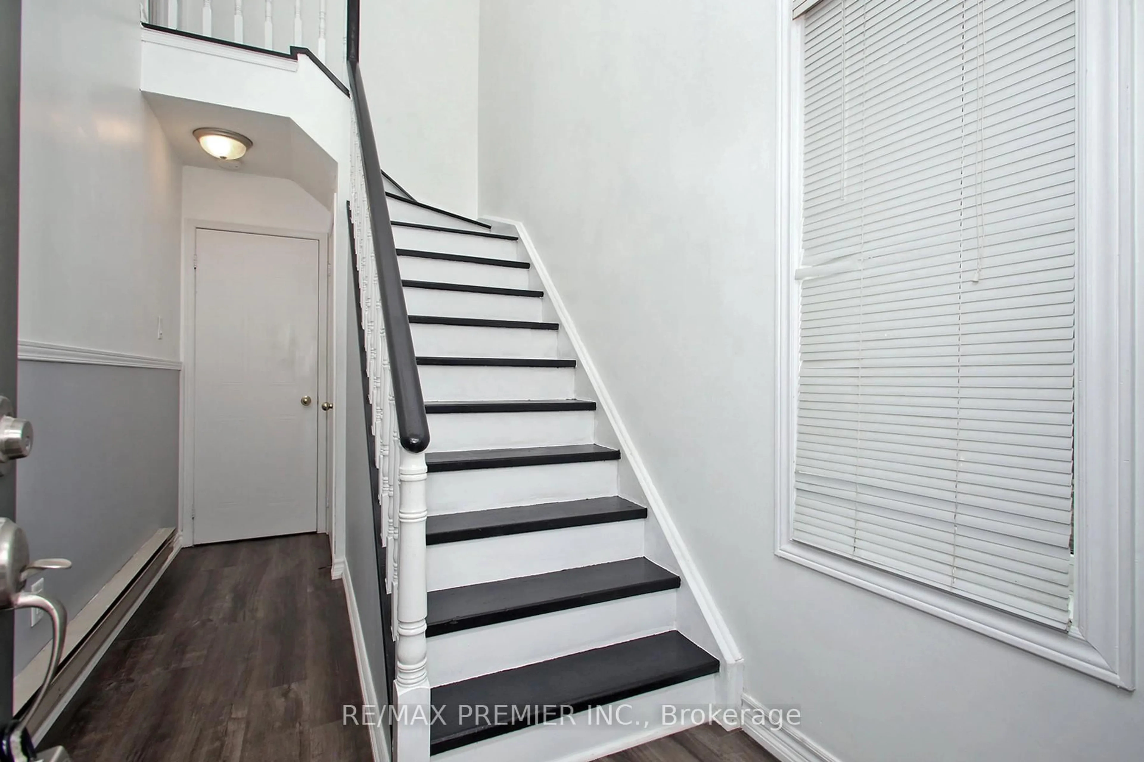Stairs for 45 Bristol Rd #37, Mississauga Ontario L4Z 3P5