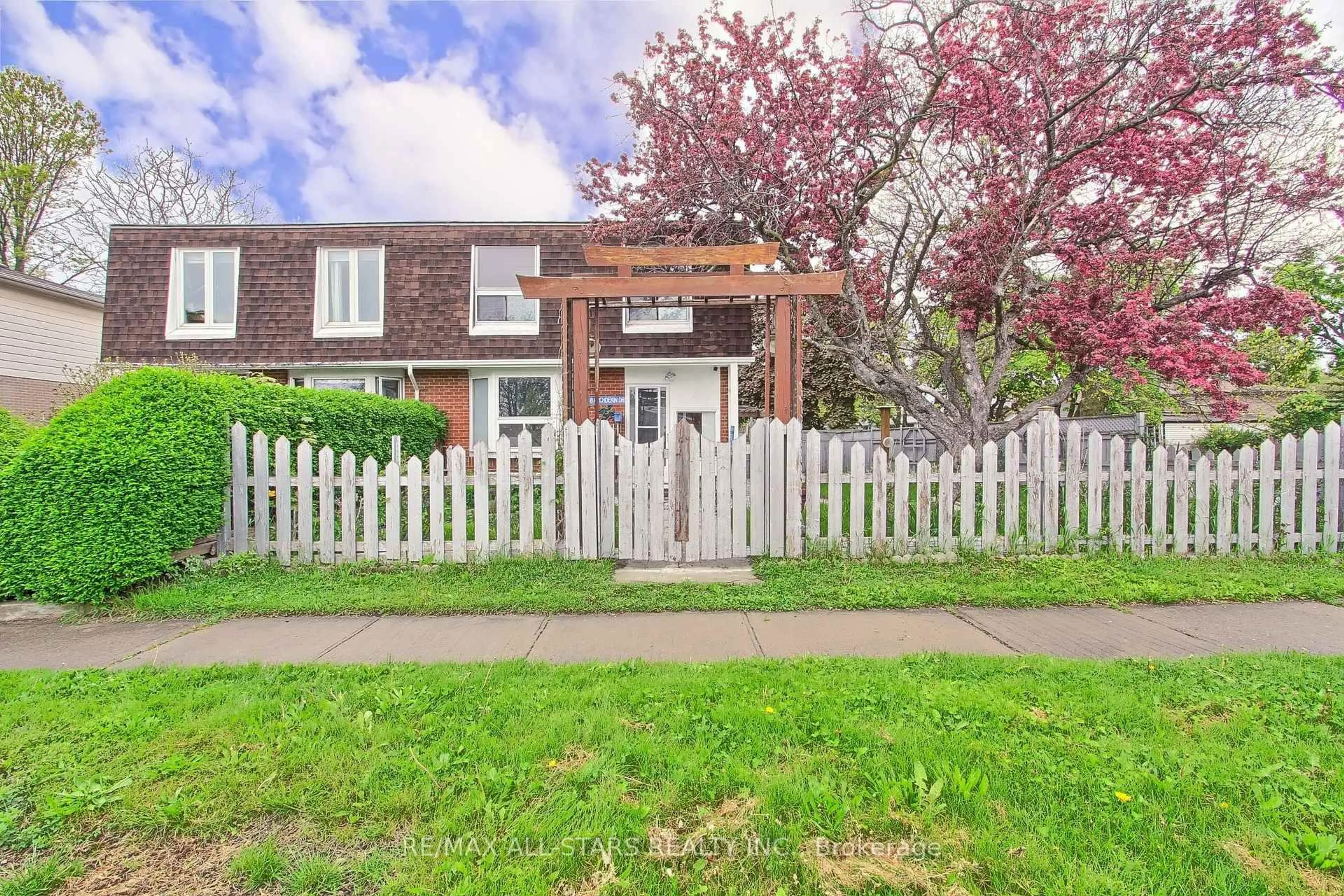 A pic from outside/outdoor area/front of a property/back of a property/a pic from drone, street for 48 Archdekin Dr, Brampton Ontario L6V 1Y4
