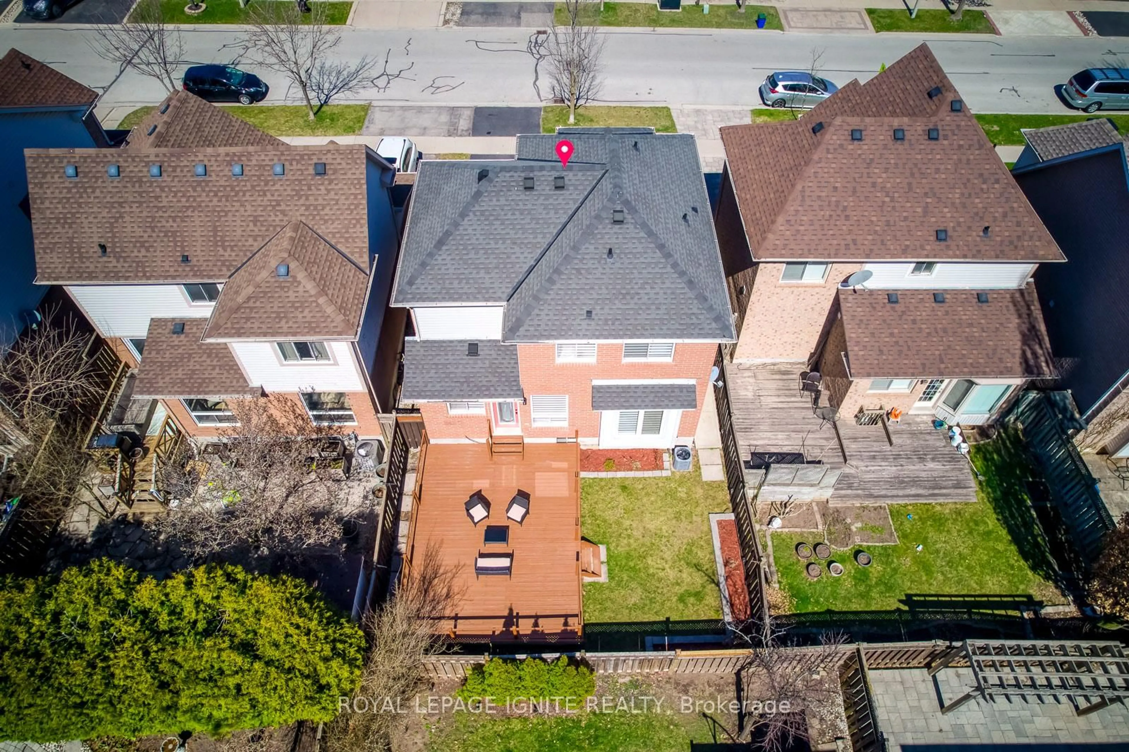 A pic from outside/outdoor area/front of a property/back of a property/a pic from drone, street for 2390 Orchard Rd, Burlington Ontario L7L 6N6