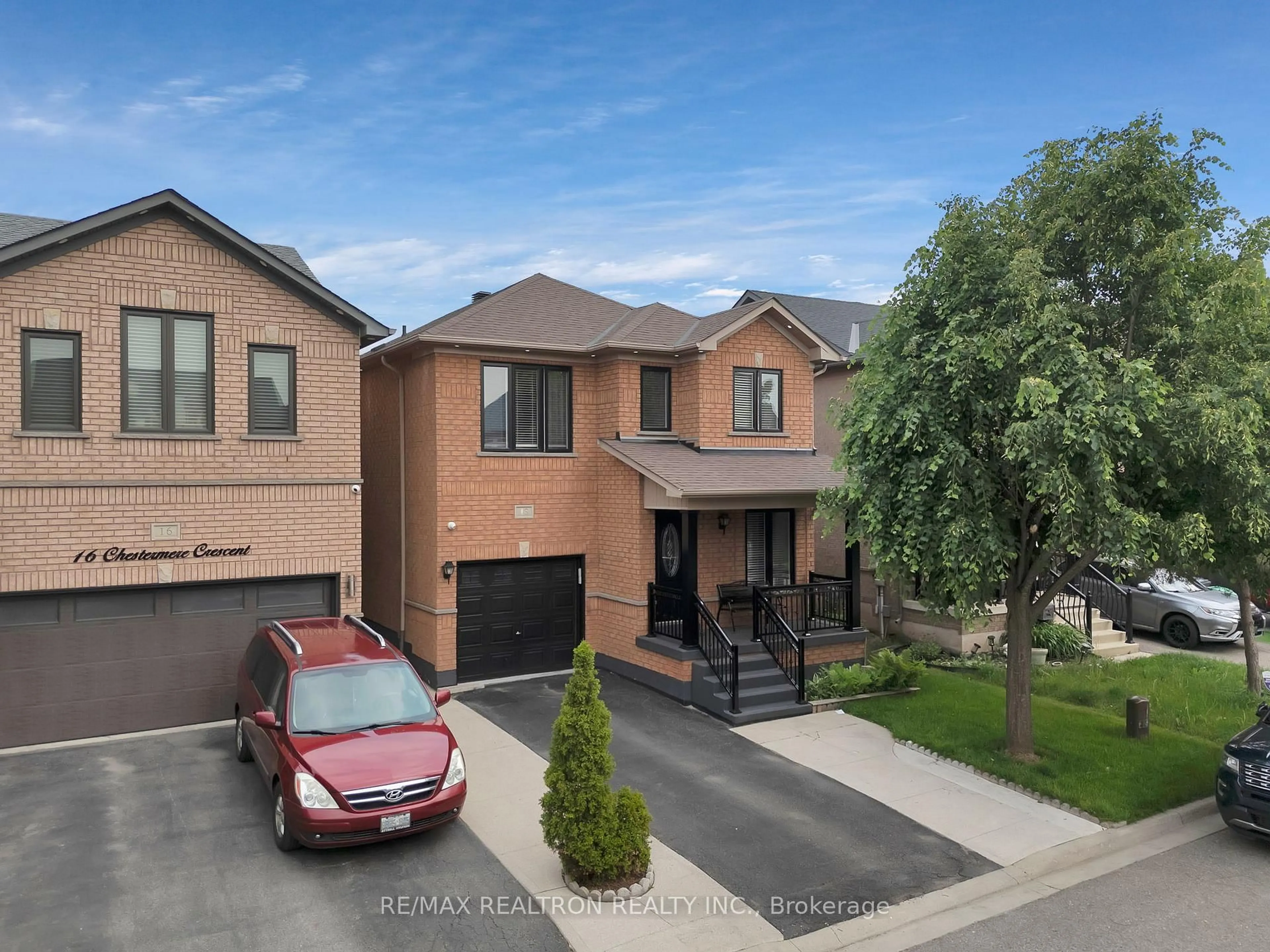 A pic from outside/outdoor area/front of a property/back of a property/a pic from drone, street for 18 Chestermere Cres, Brampton Ontario L7A 2E3