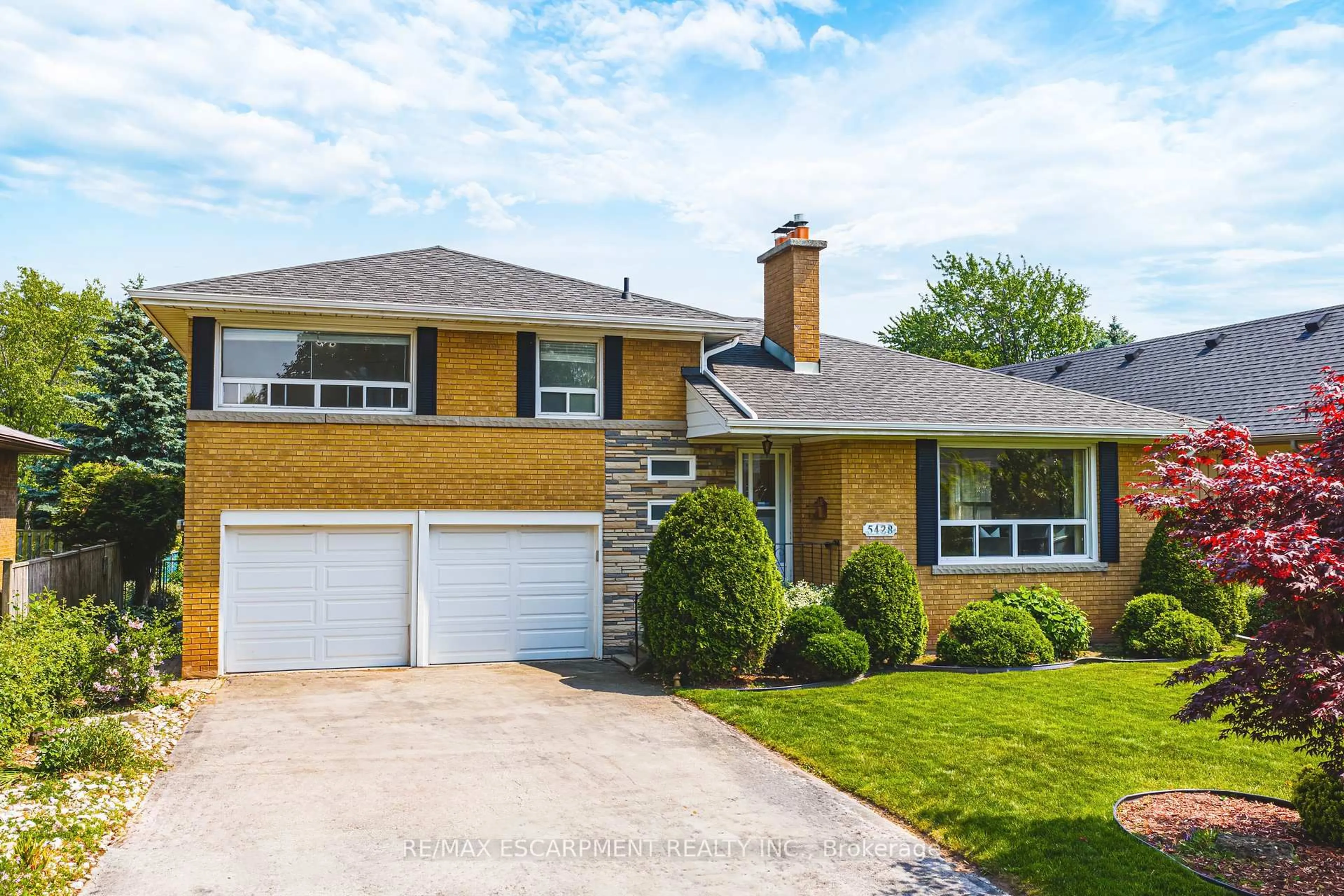 Home with brick exterior material, street for 5428 Stratton Rd, Burlington Ontario L7L 2Y9