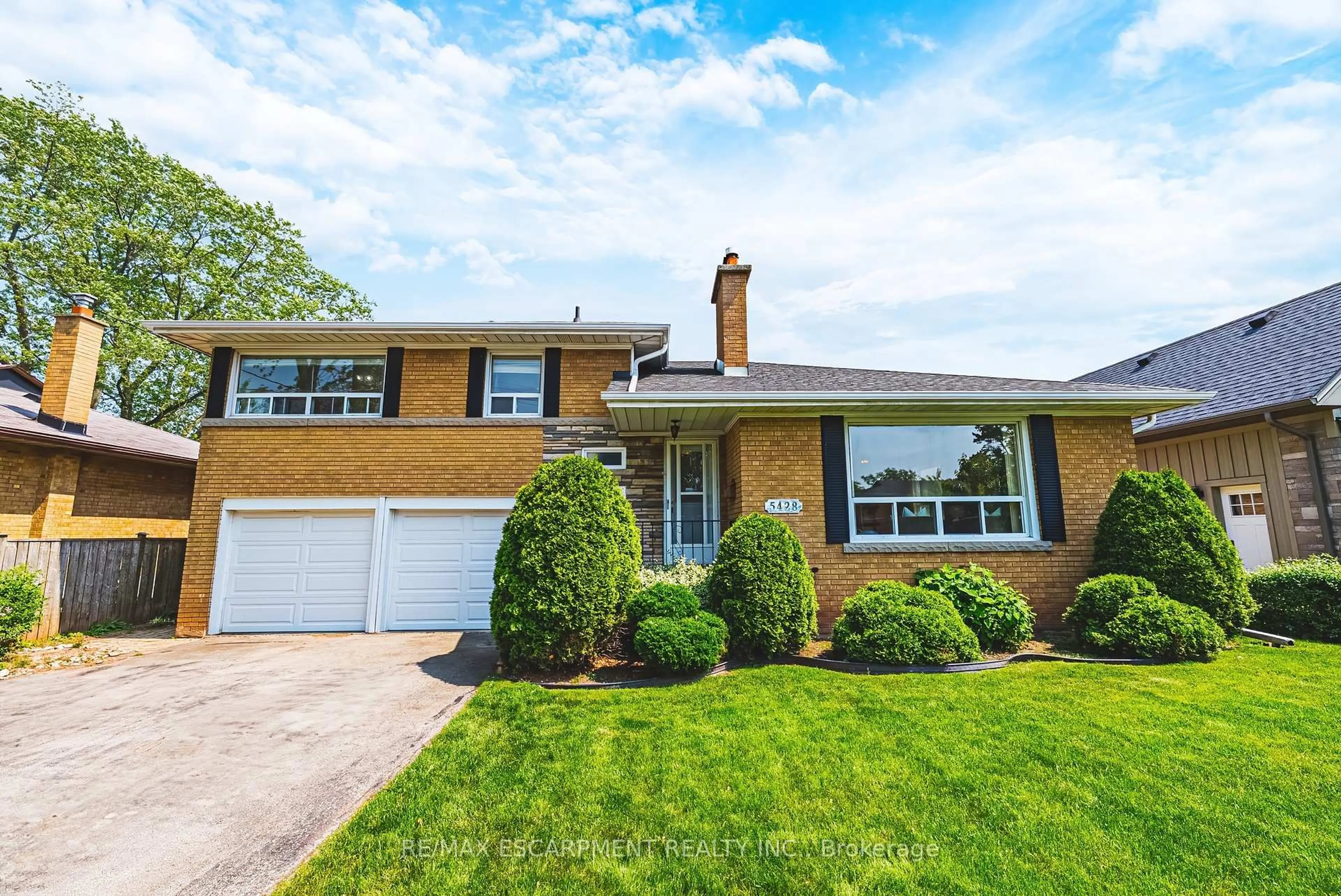 Home with brick exterior material, street for 5428 Stratton Rd, Burlington Ontario L7L 2Y9