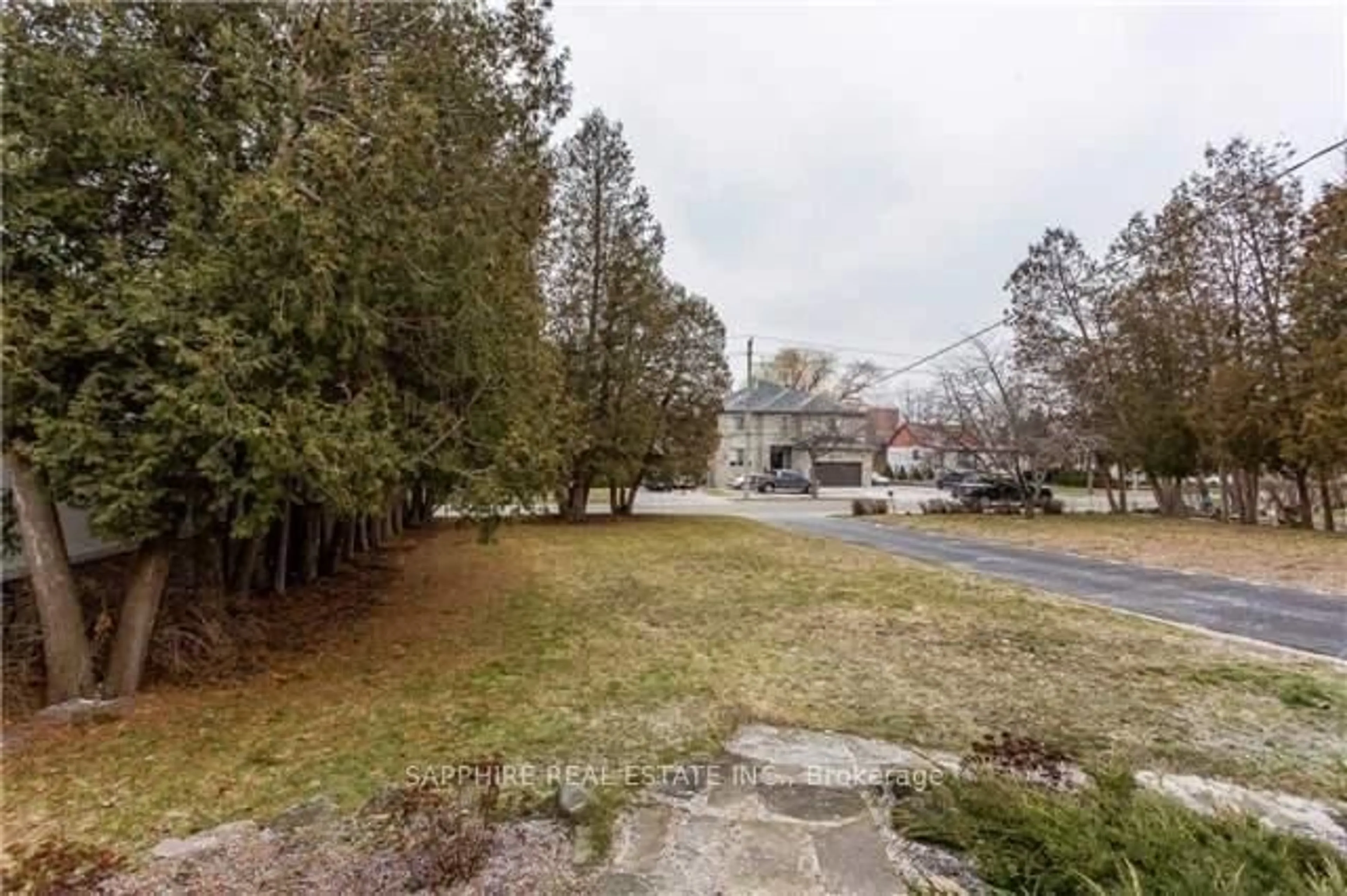 A pic from outside/outdoor area/front of a property/back of a property/a pic from drone, unknown for 2211 Camilla Rd, Mississauga Ontario L5A 2K2