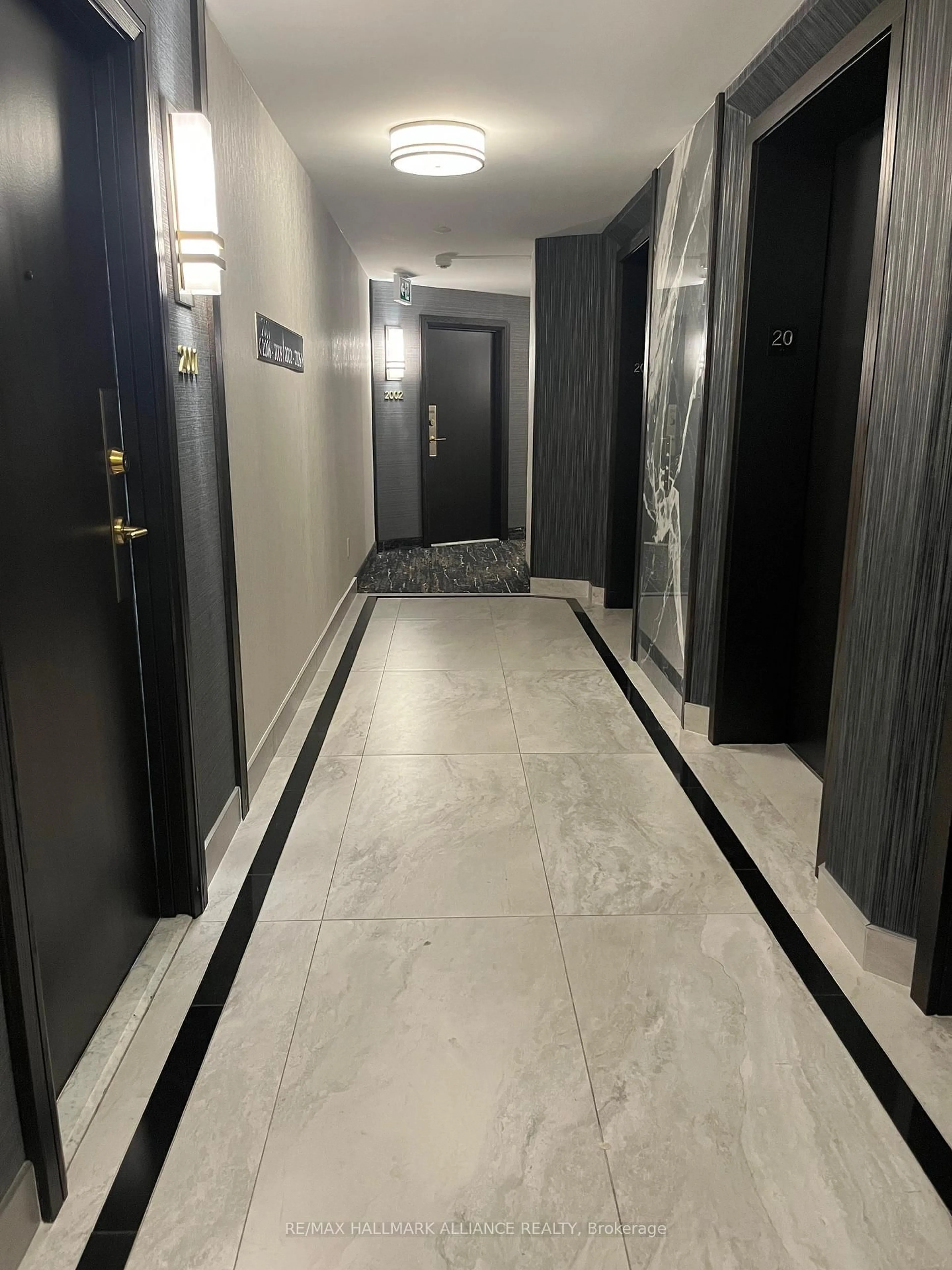 Indoor foyer for 4205 Shipp Dr #2008, Mississauga Ontario L4Z 2Y8