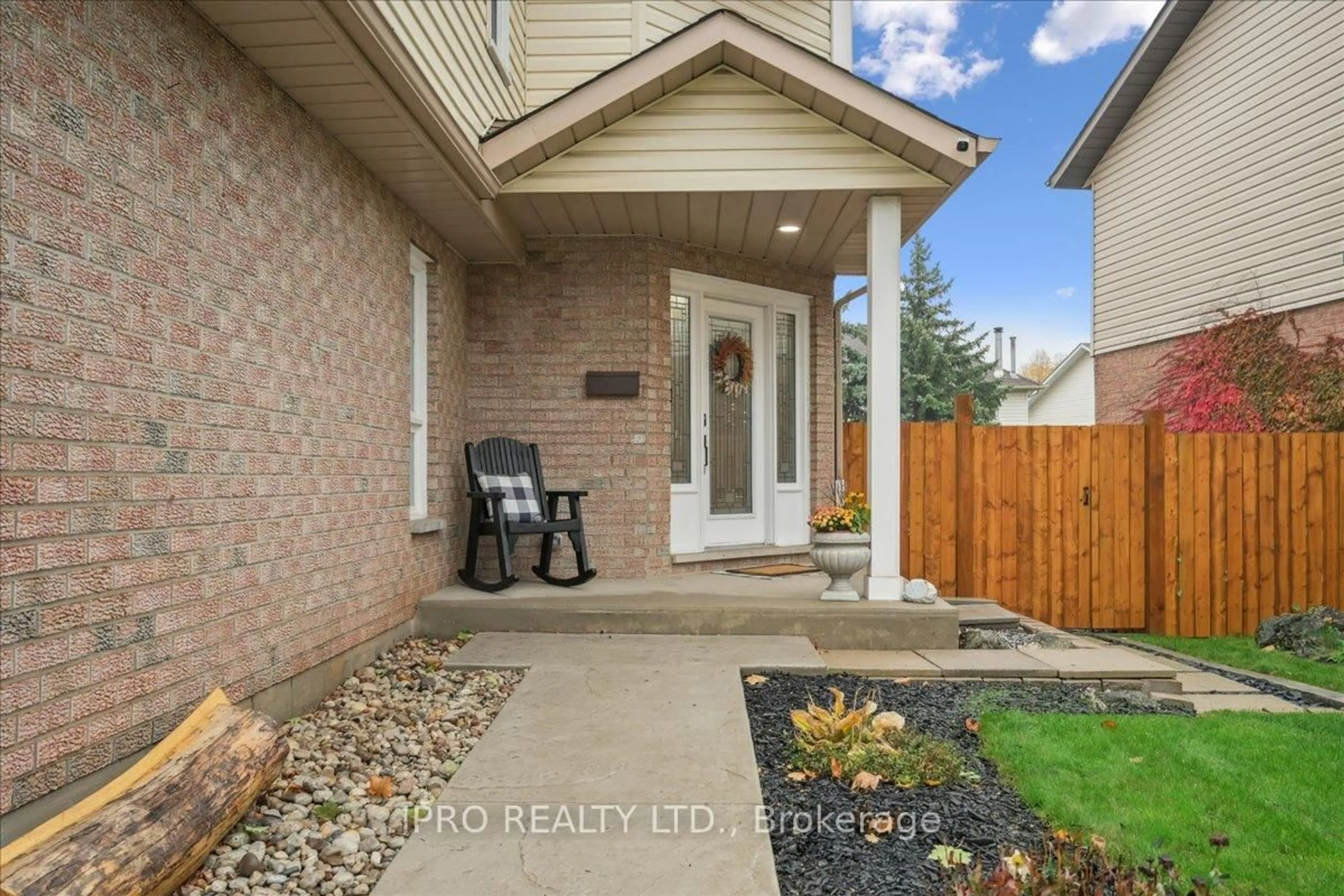 Indoor entryway for 2153 Marc Lane, Burlington Ontario L7M 3W6
