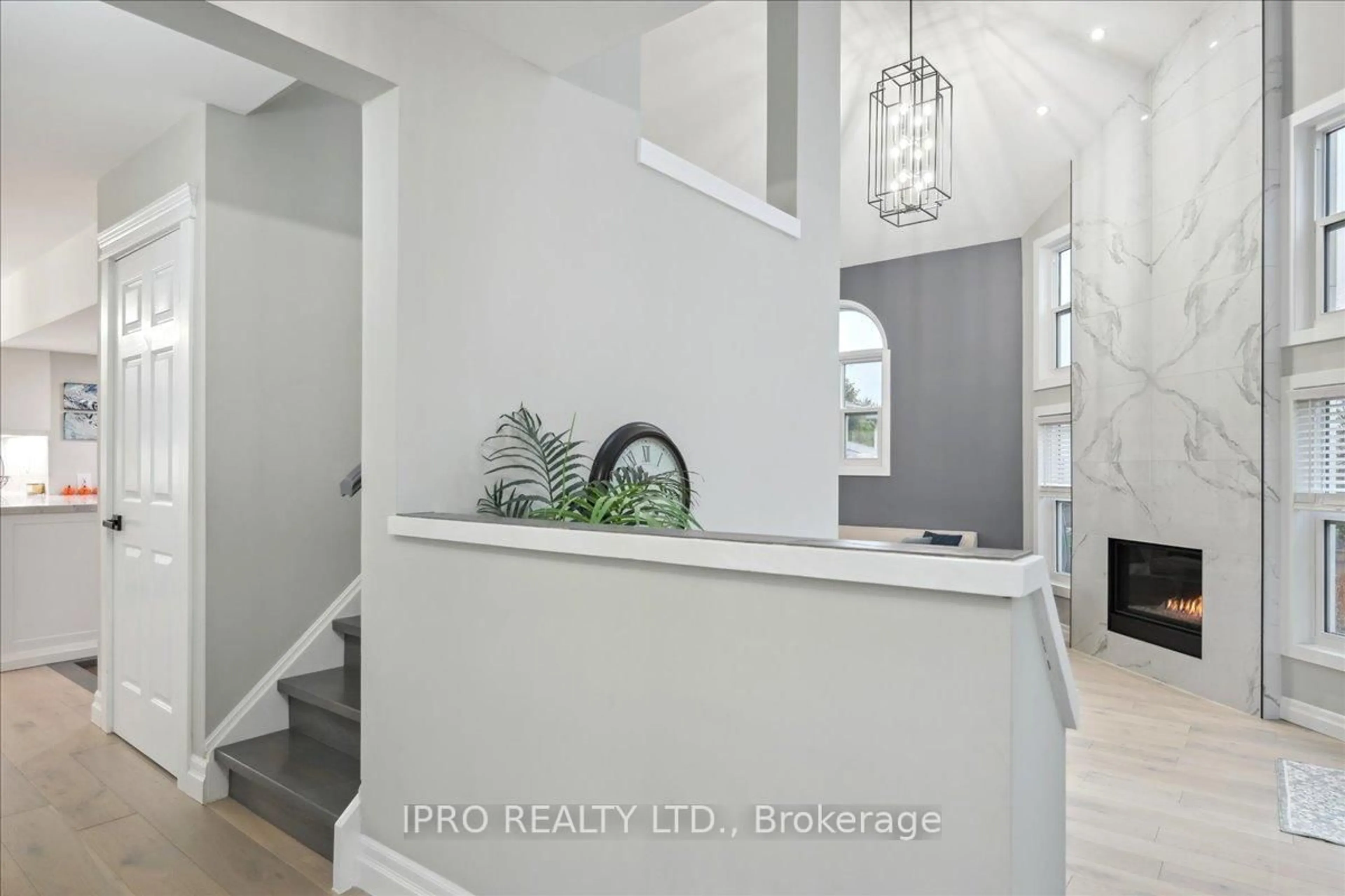 Indoor entryway for 2153 Marc Lane, Burlington Ontario L7M 3W6