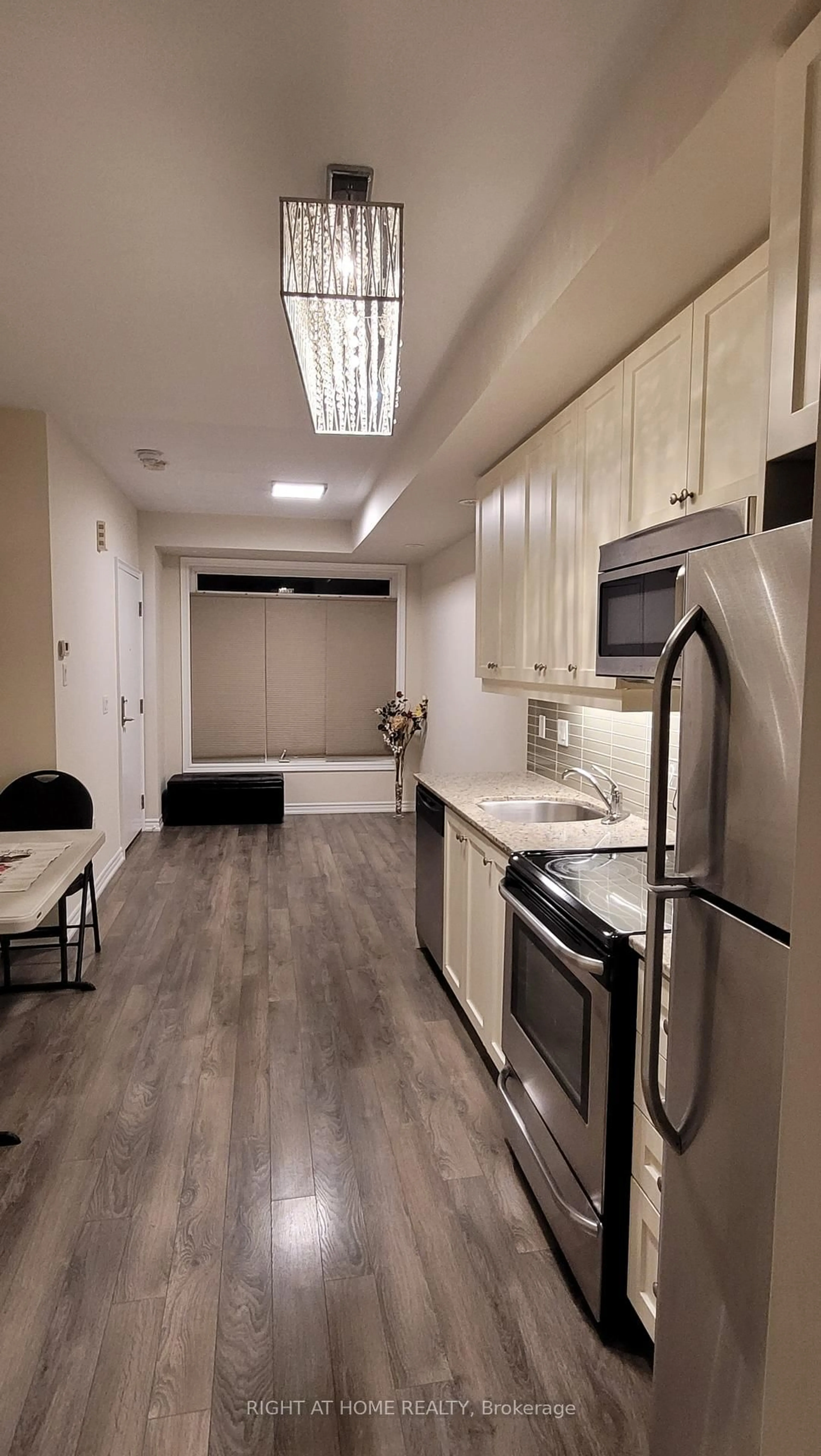 Unknown for 380 Hopewell Ave #229, Toronto Ontario M6E 2S2
