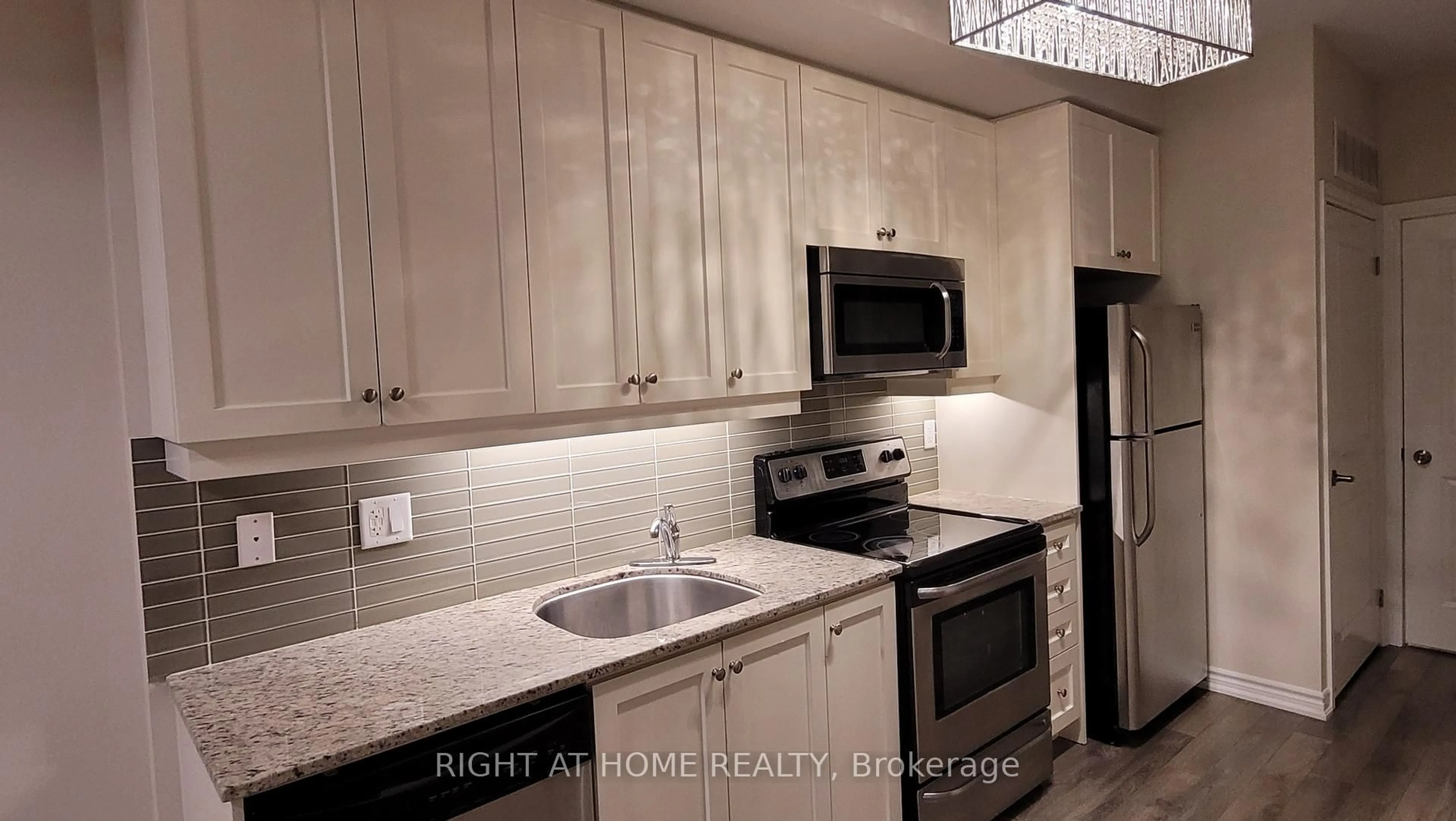 Unknown for 380 Hopewell Ave #229, Toronto Ontario M6E 2S2