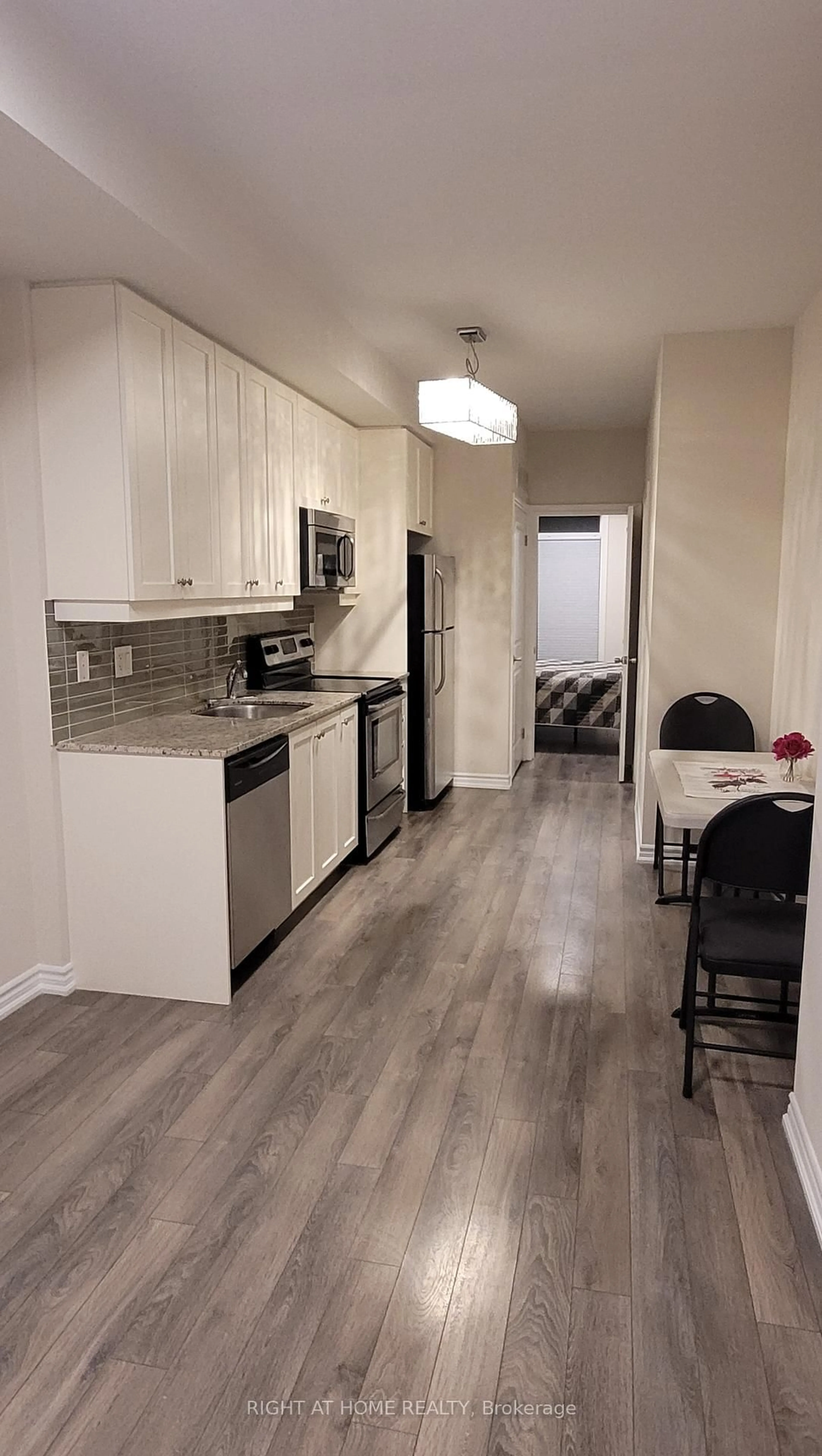 Unknown for 380 Hopewell Ave #229, Toronto Ontario M6E 2S2