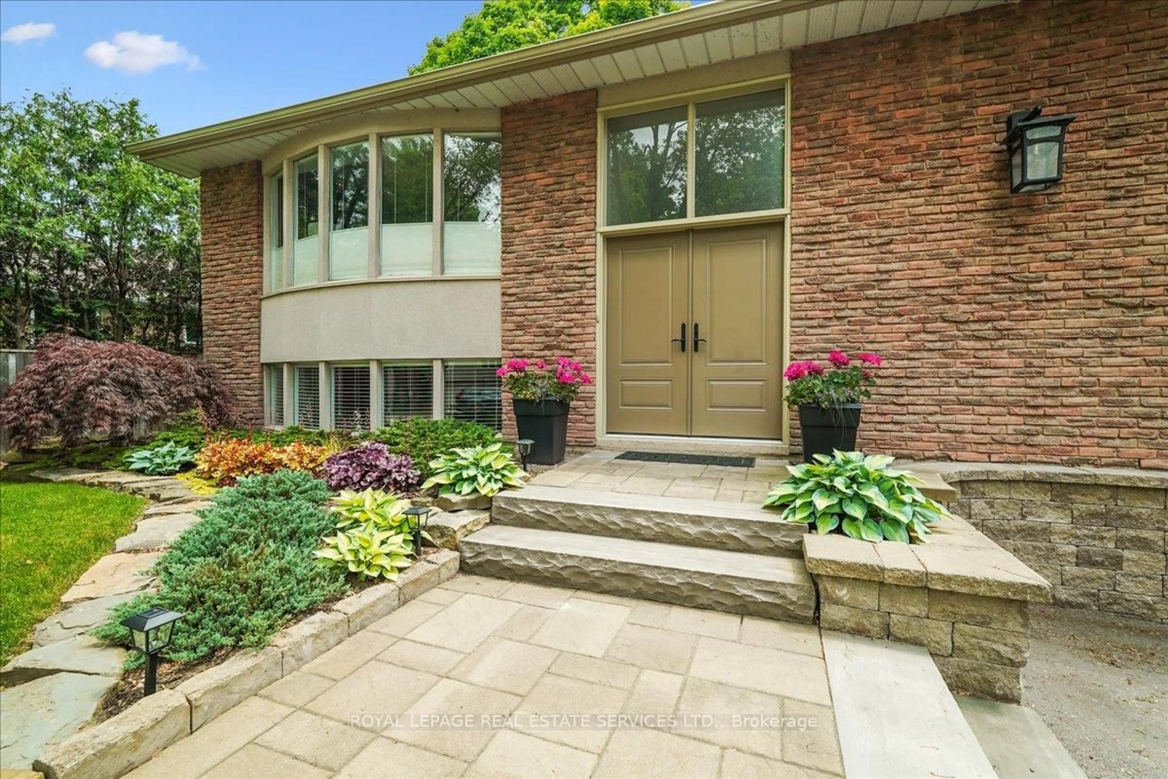 Home with brick exterior material, street for 2250 Dunedin Rd, Oakville Ontario L6J 5V5