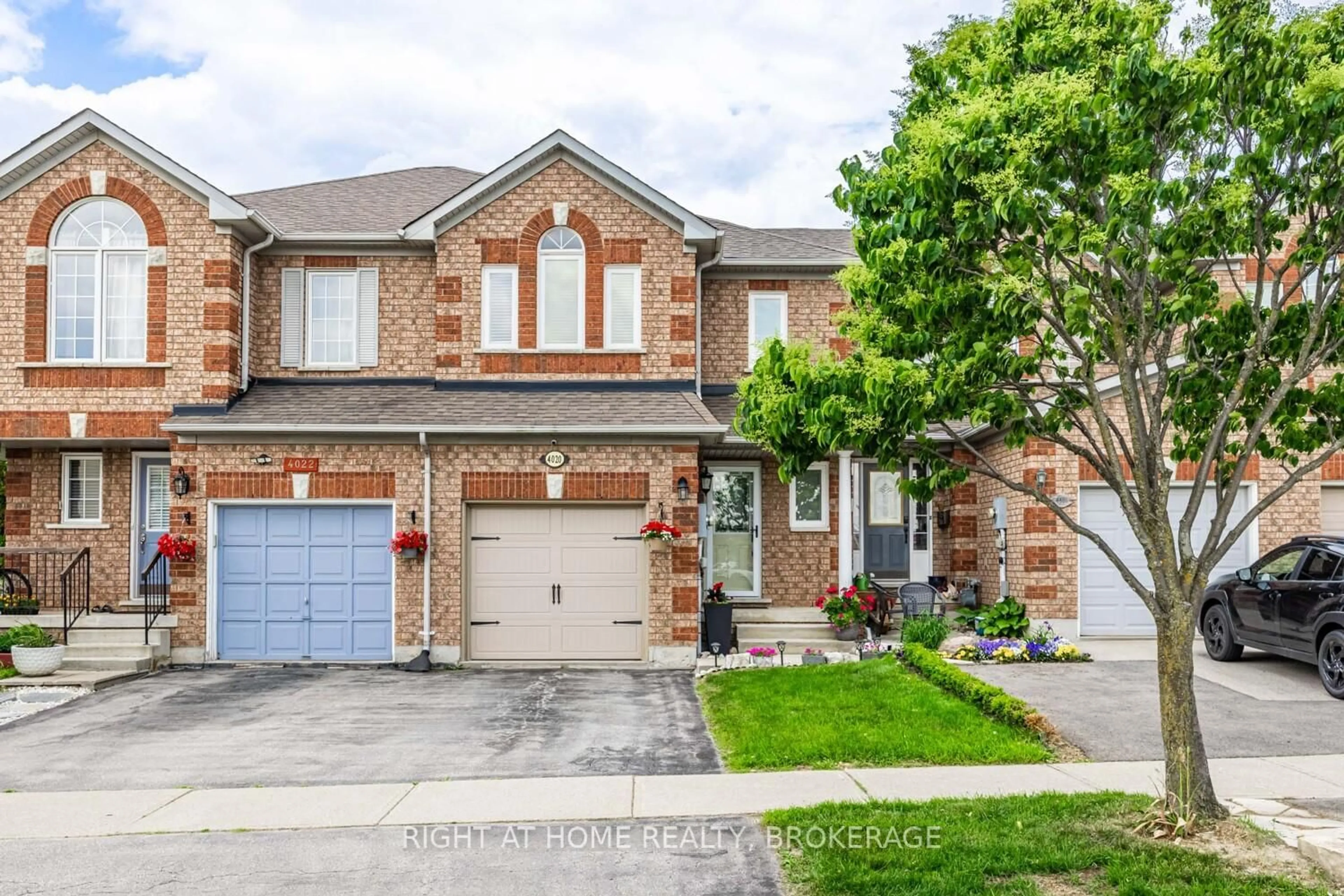 Home with brick exterior material, street for 4020 Berton Ave, Burlington Ontario L7M 4M6