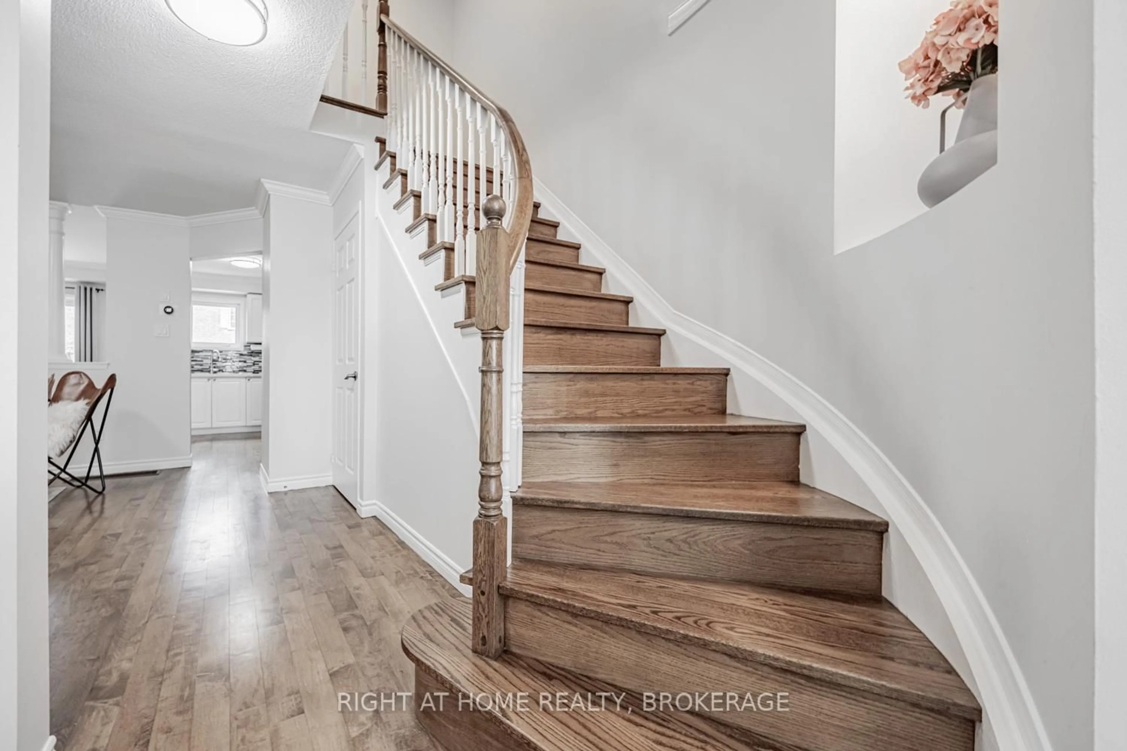 Stairs for 4020 Berton Ave, Burlington Ontario L7M 4M6