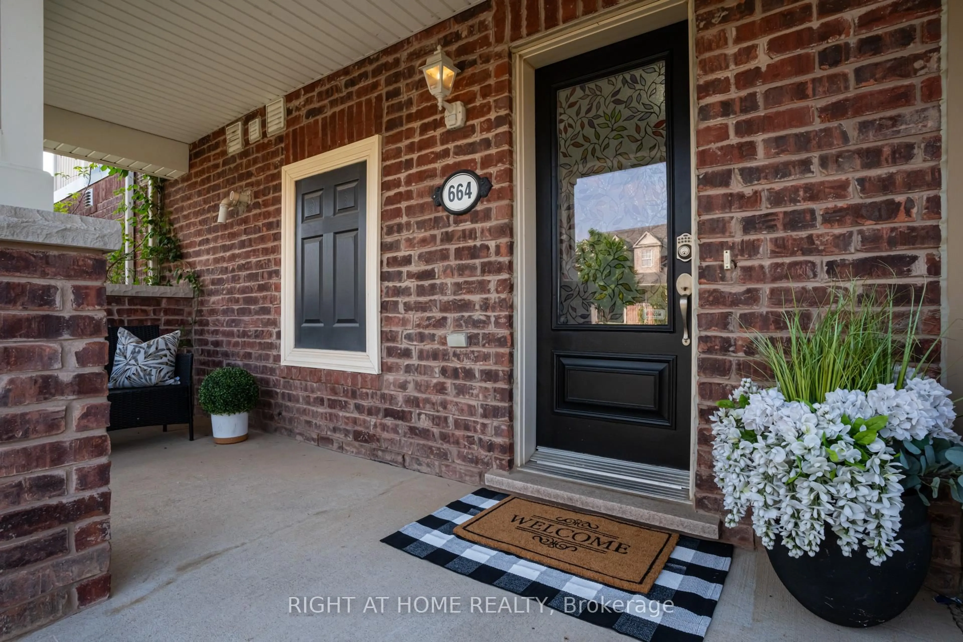 Indoor entryway for 664 Scott Blvd, Milton Ontario L9T 0P3