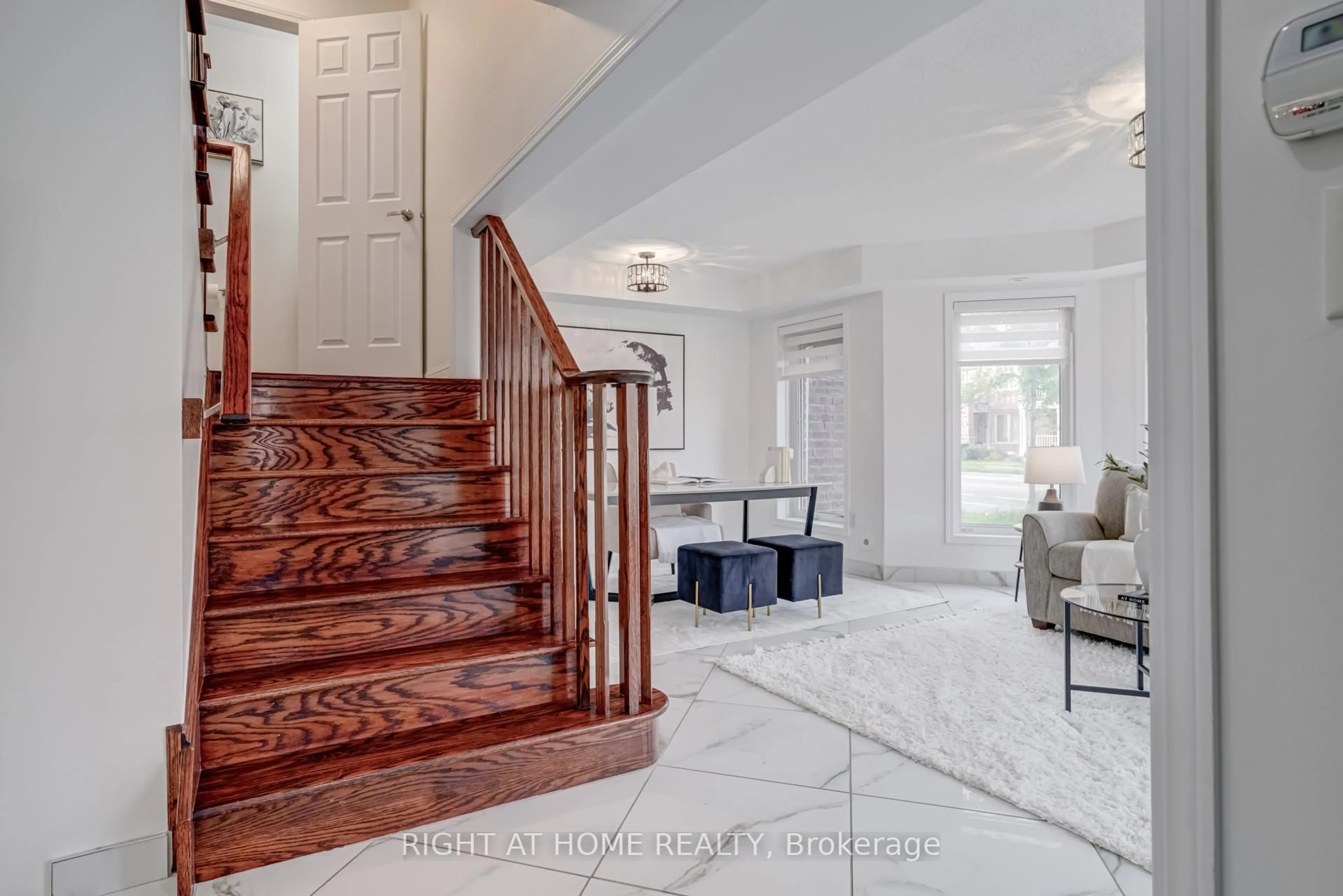 Indoor entryway for 664 Scott Blvd, Milton Ontario L9T 0P3
