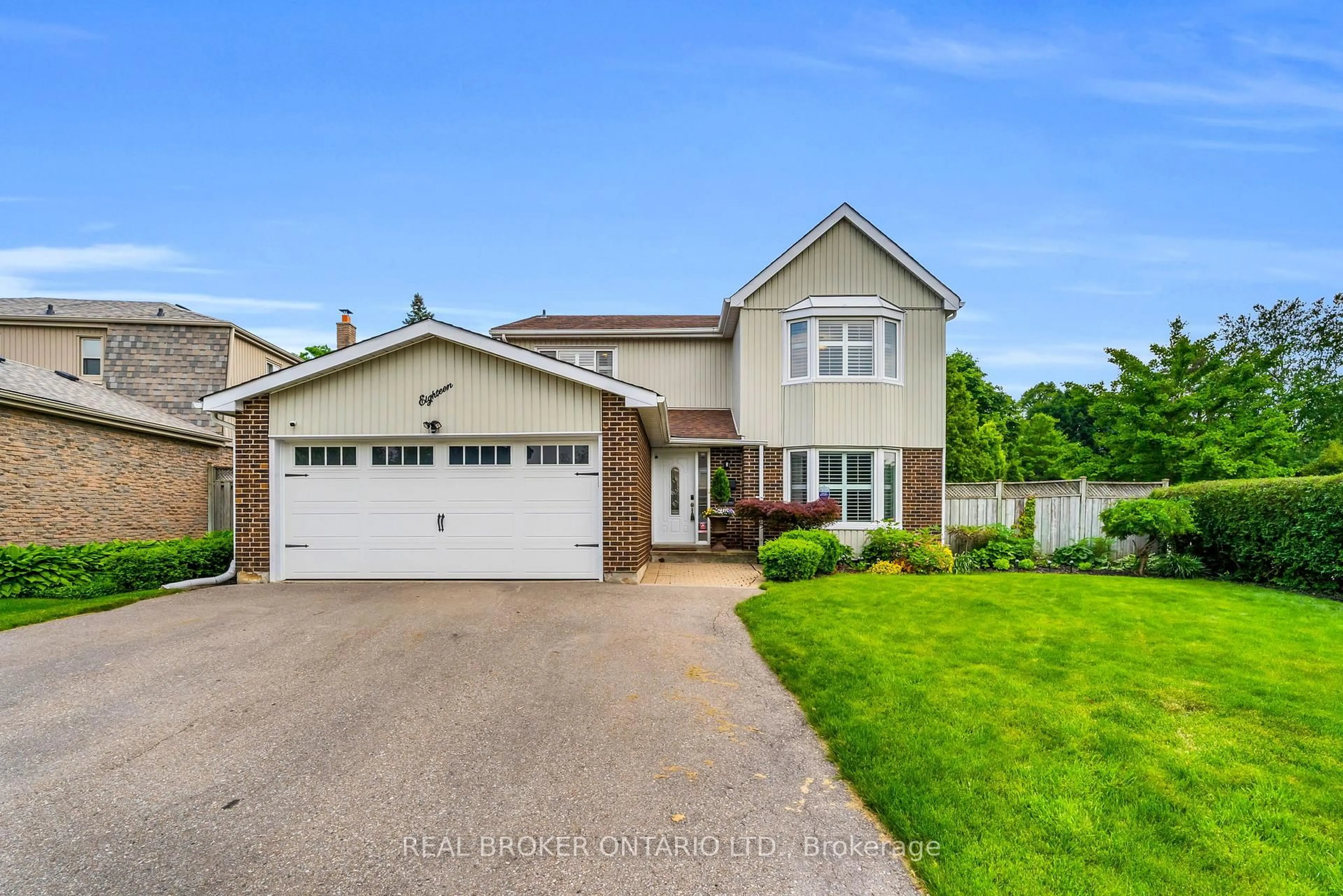 Home with vinyl exterior material, street for 18 Mansfield St, Brampton Ontario L6S 2Y4
