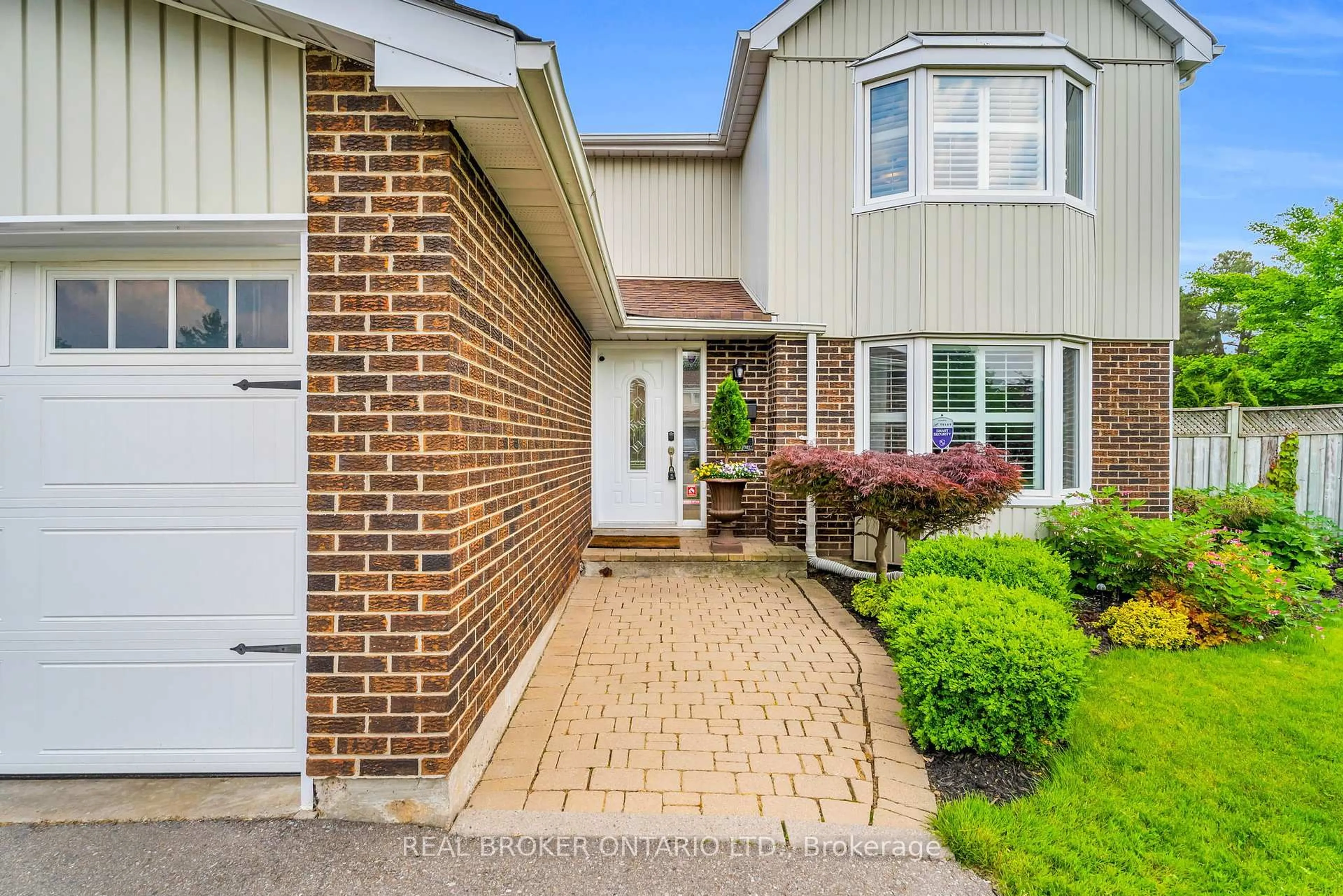 Home with brick exterior material, street for 18 Mansfield St, Brampton Ontario L6S 2Y4