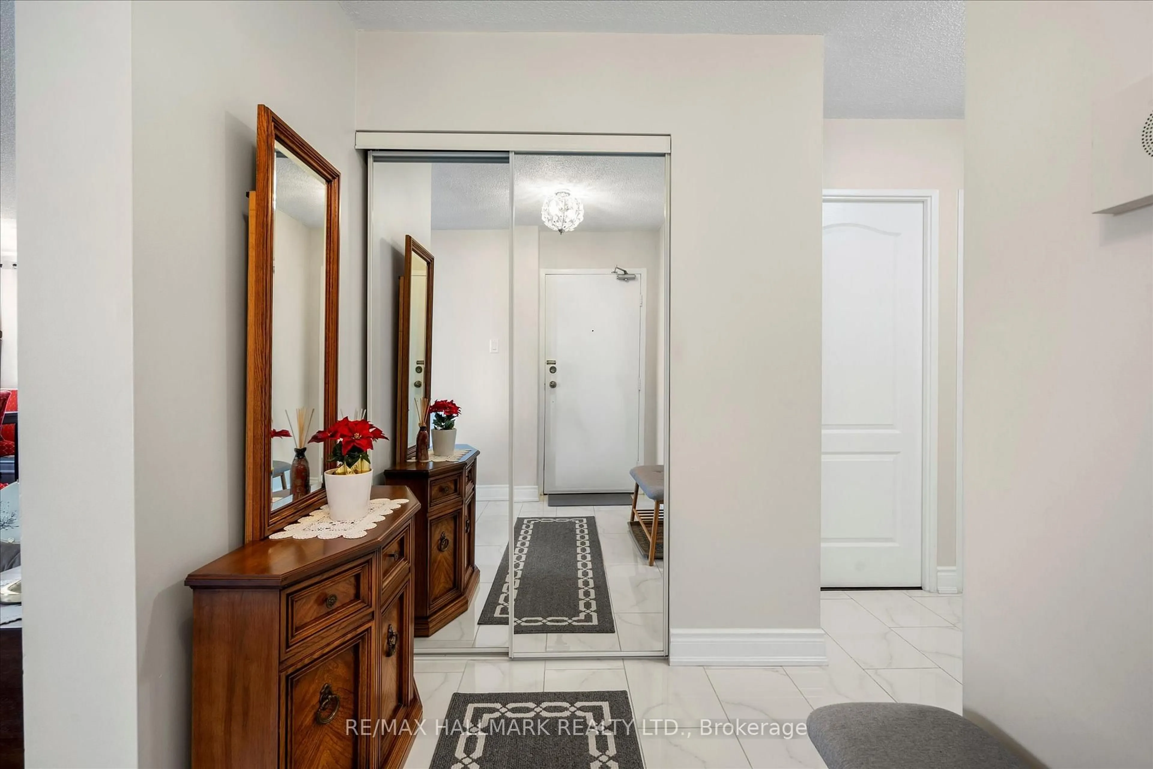 Indoor entryway for 3 Lisa St #410, Brampton Ontario L6T 4A2