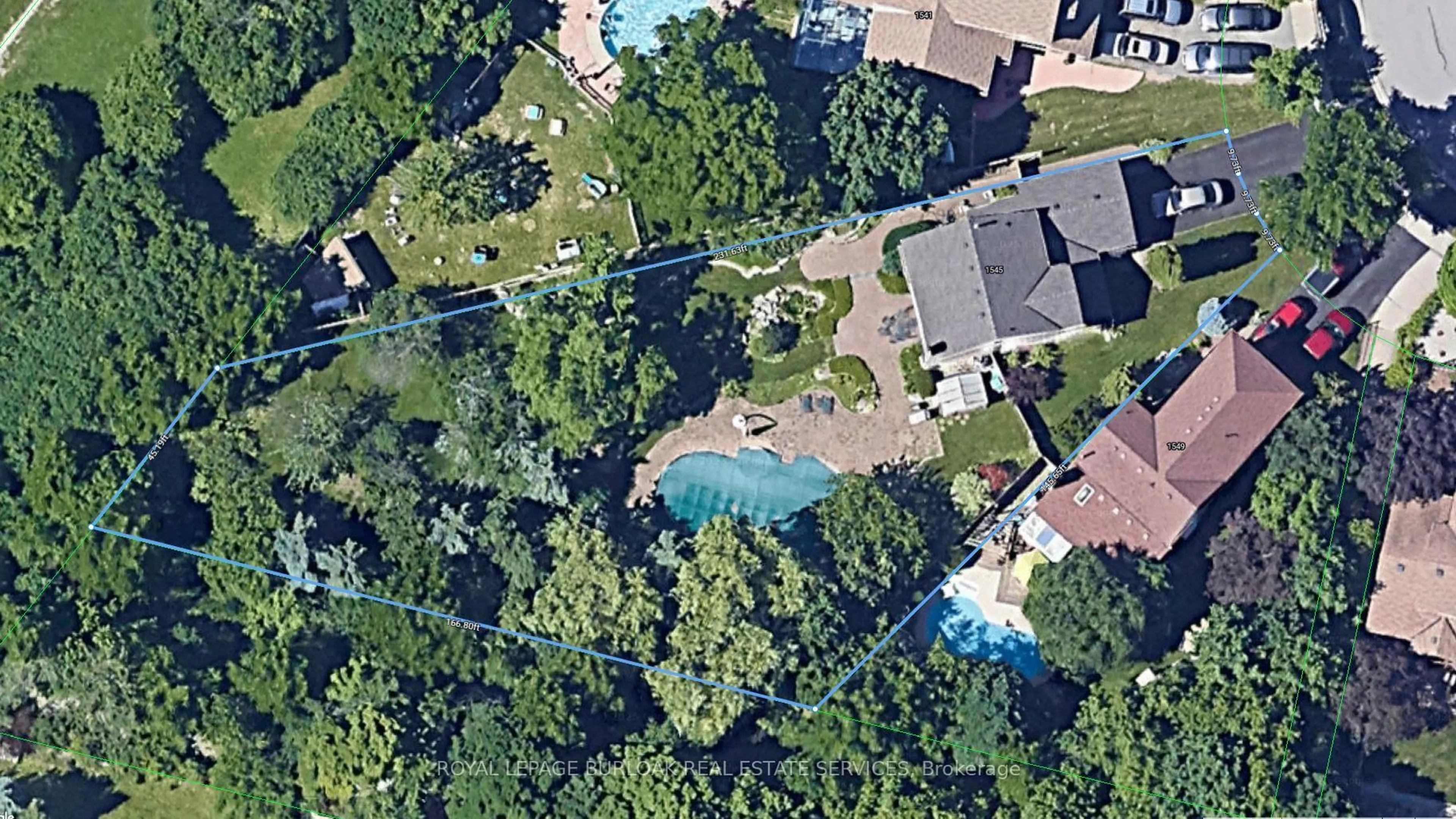 A pic from outside/outdoor area/front of a property/back of a property/a pic from drone, unknown for 1545 Greenbriar Dr, Oakville Ontario L6M 1Y7