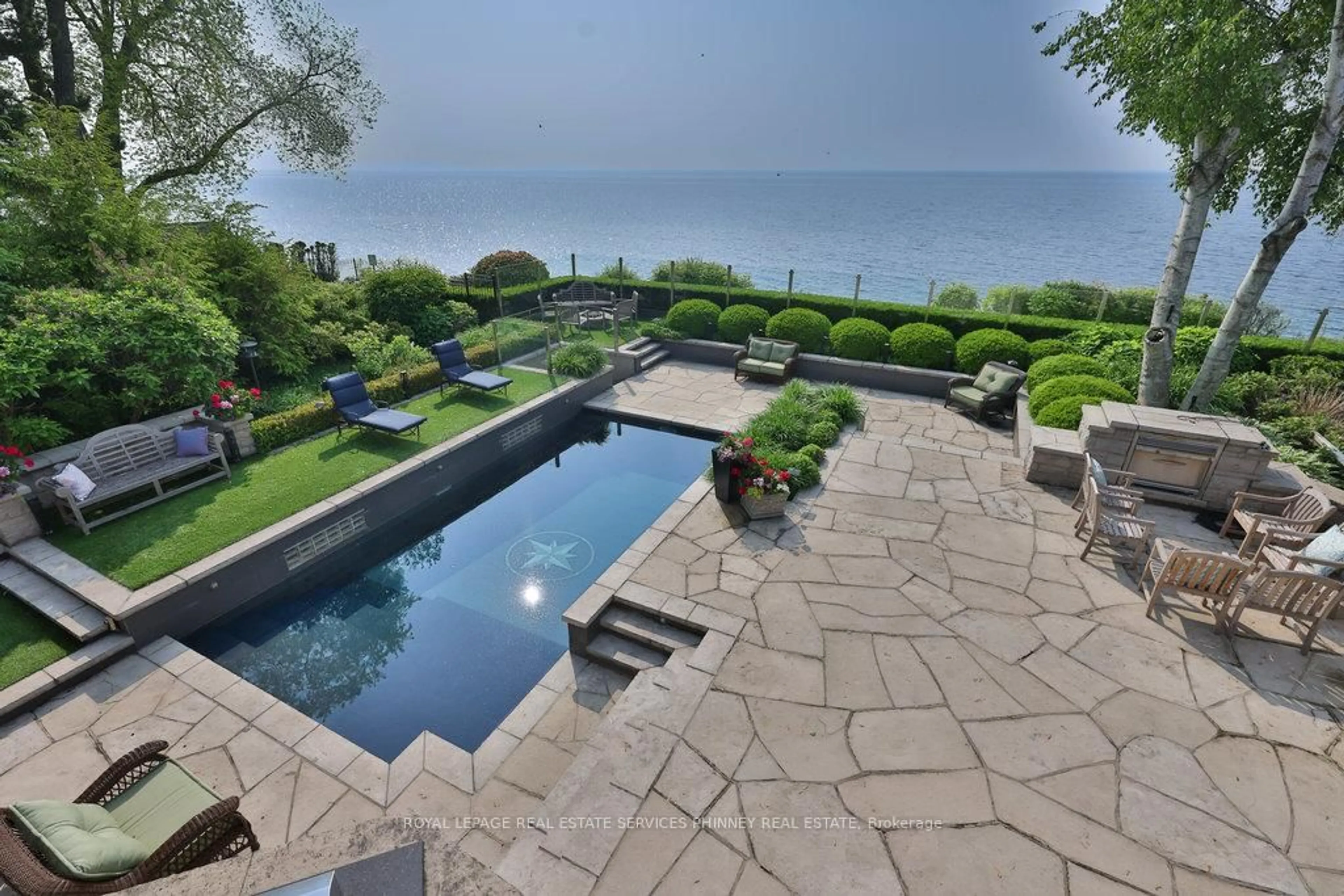 Patio, water/lake/river/ocean view for 8 Chartwell Rd, Oakville Ontario L6J 3Z4