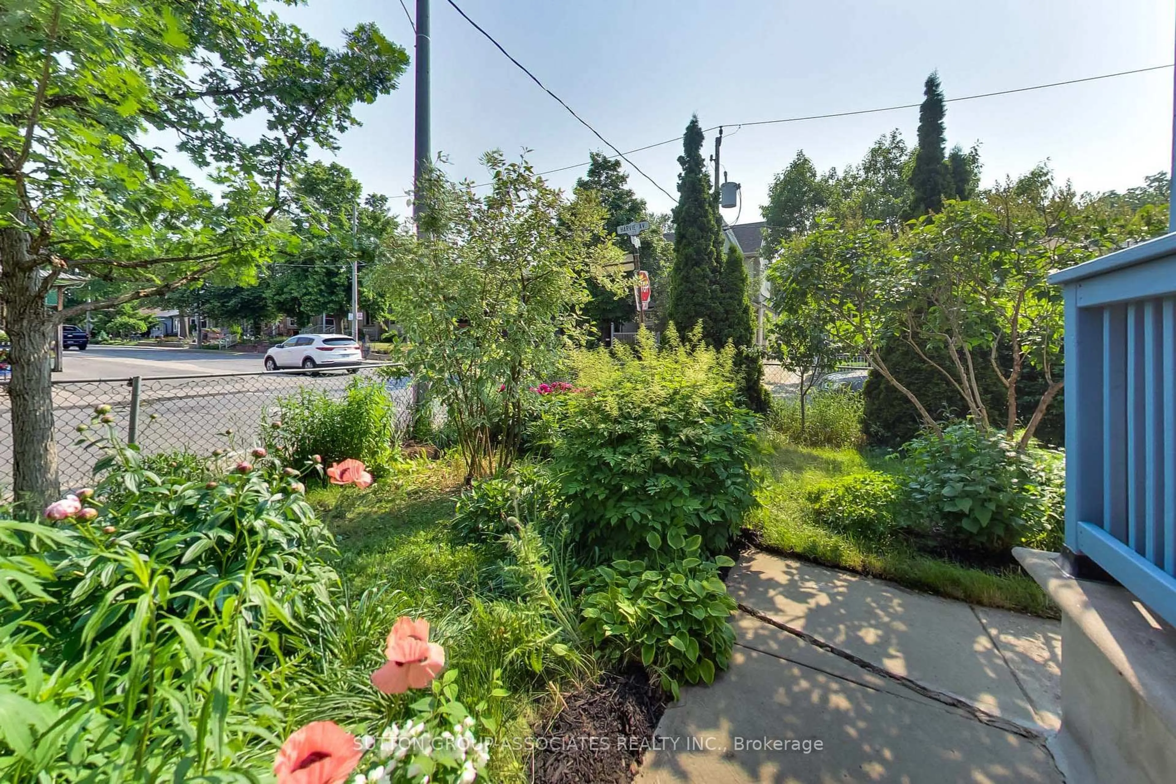 Patio, street for 172 Hope St, Toronto Ontario M6E 1K3