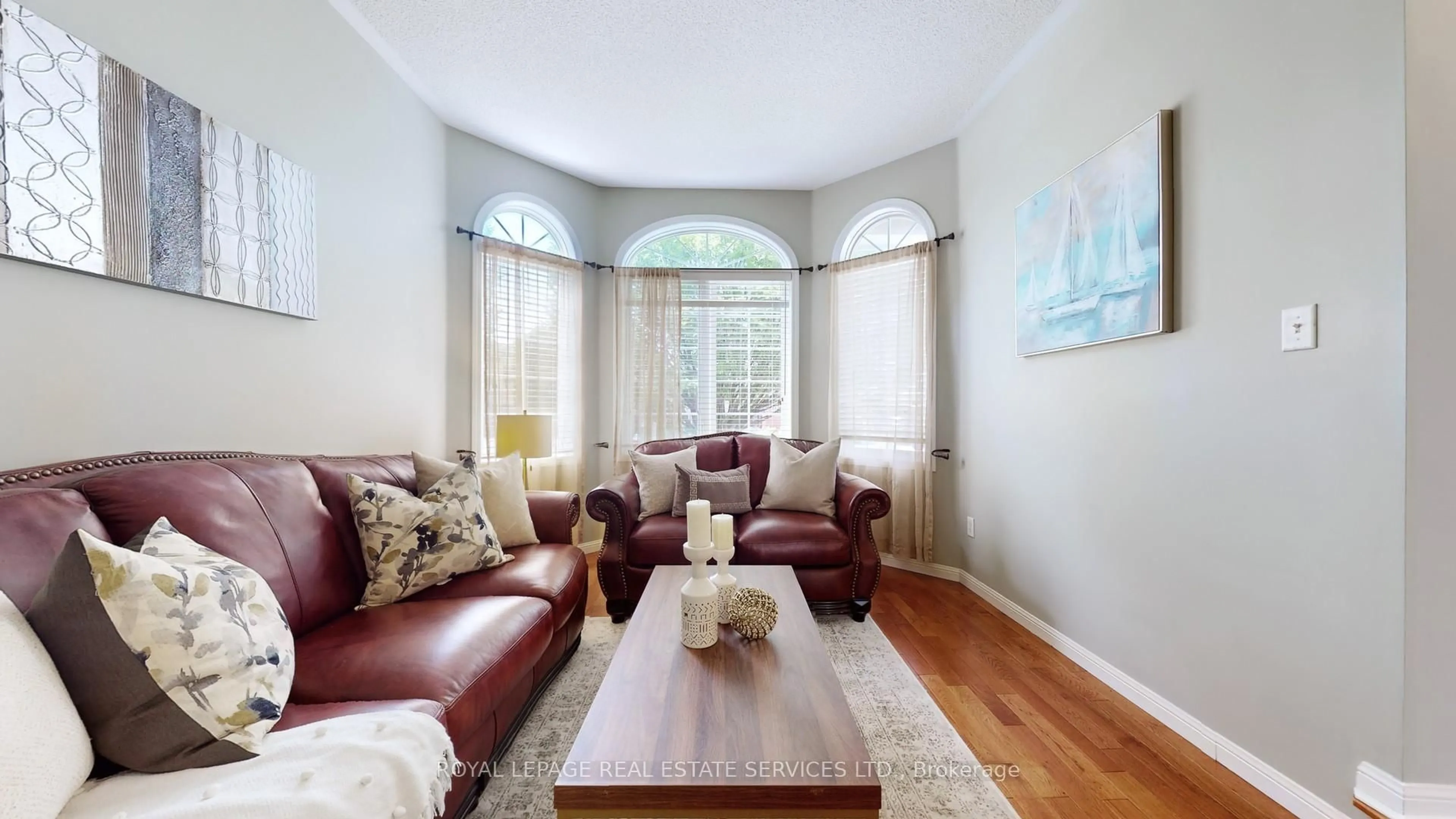 Living room with furniture, unknown for 3798 Swiftdale Dr, Mississauga Ontario L5M 6M5