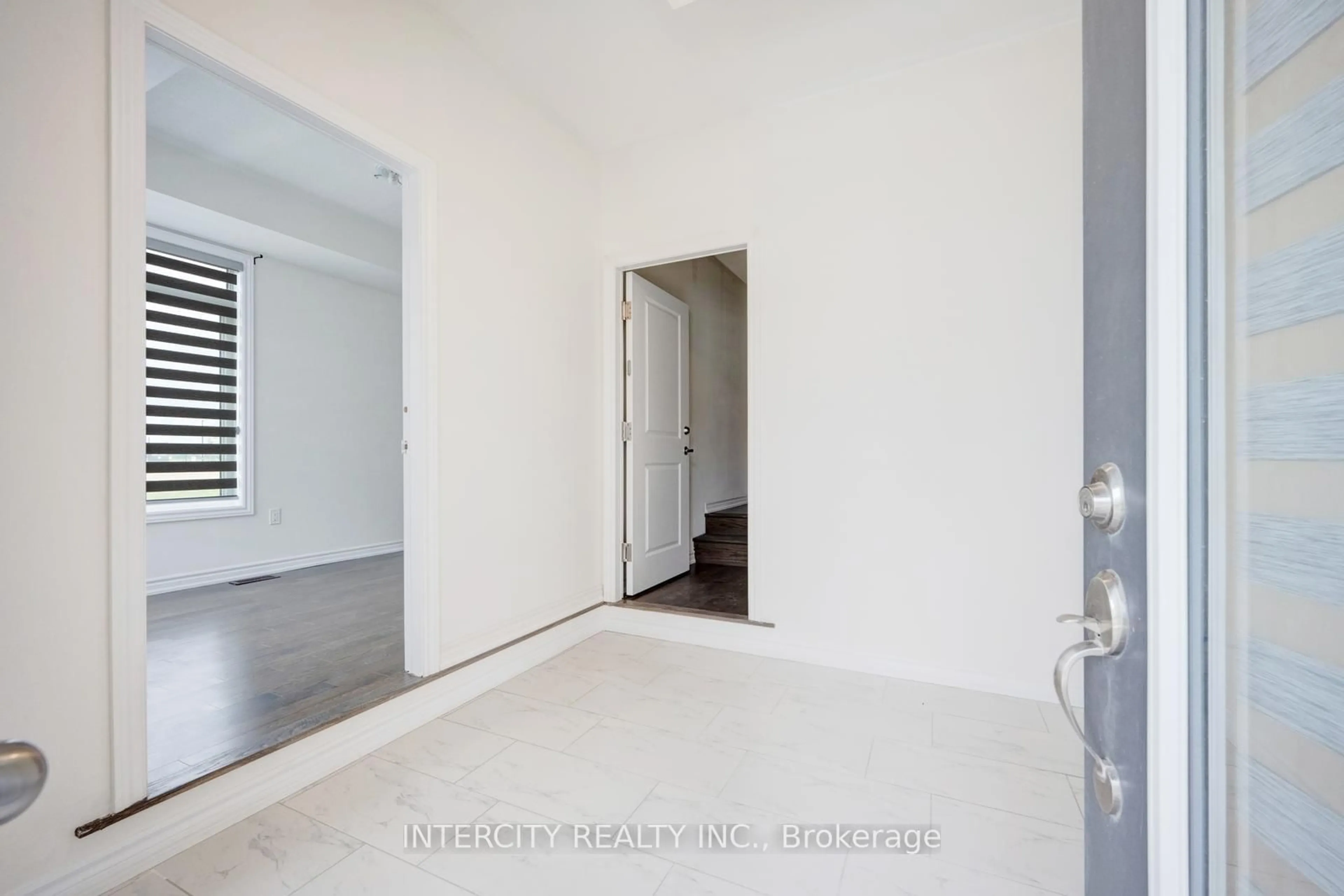 Unknown for 81 Minnock St, Caledon Ontario L7C 4K8