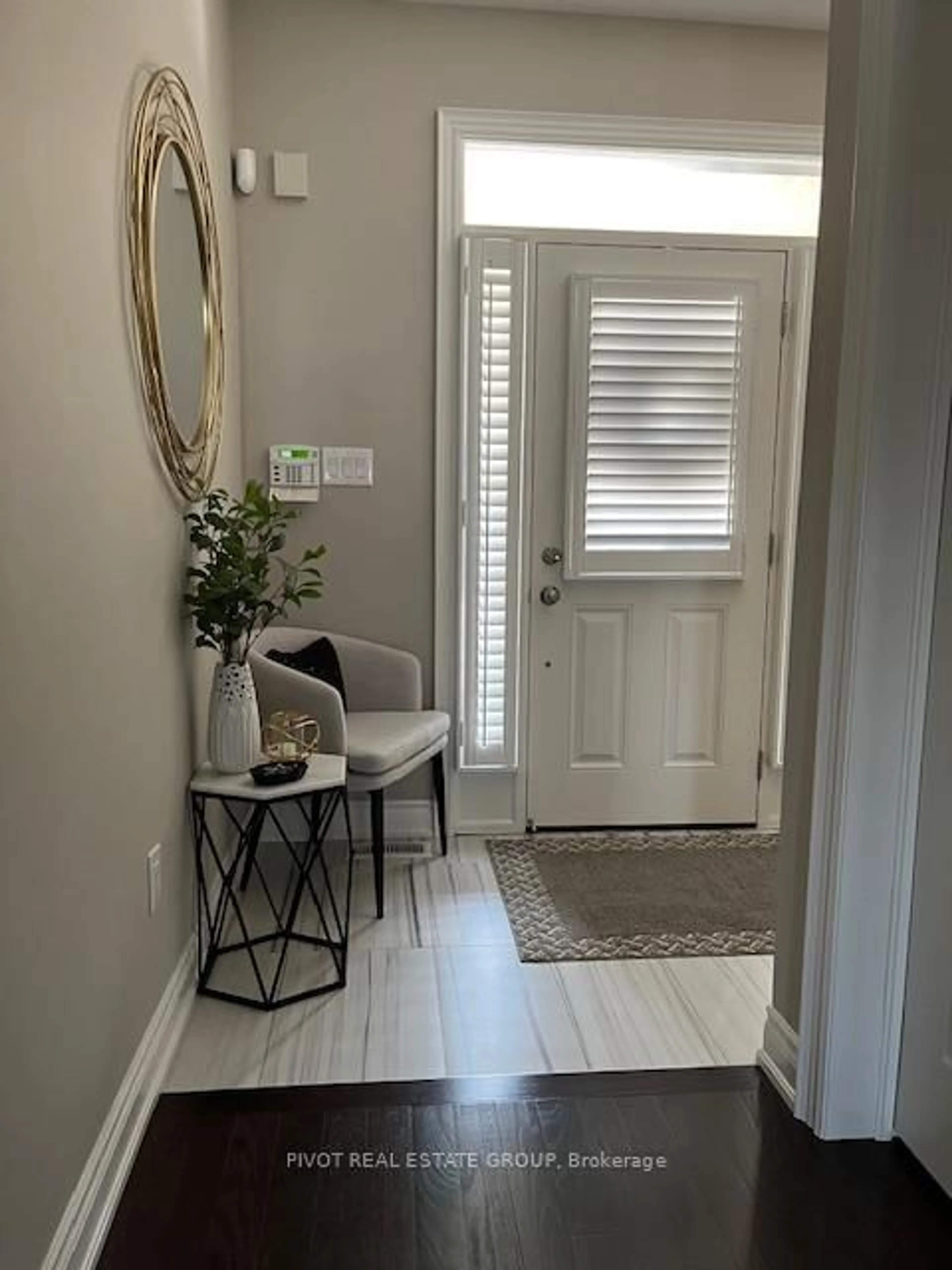 Indoor entryway for 1292 Clarriage Crt, Milton Ontario L9E 1J4