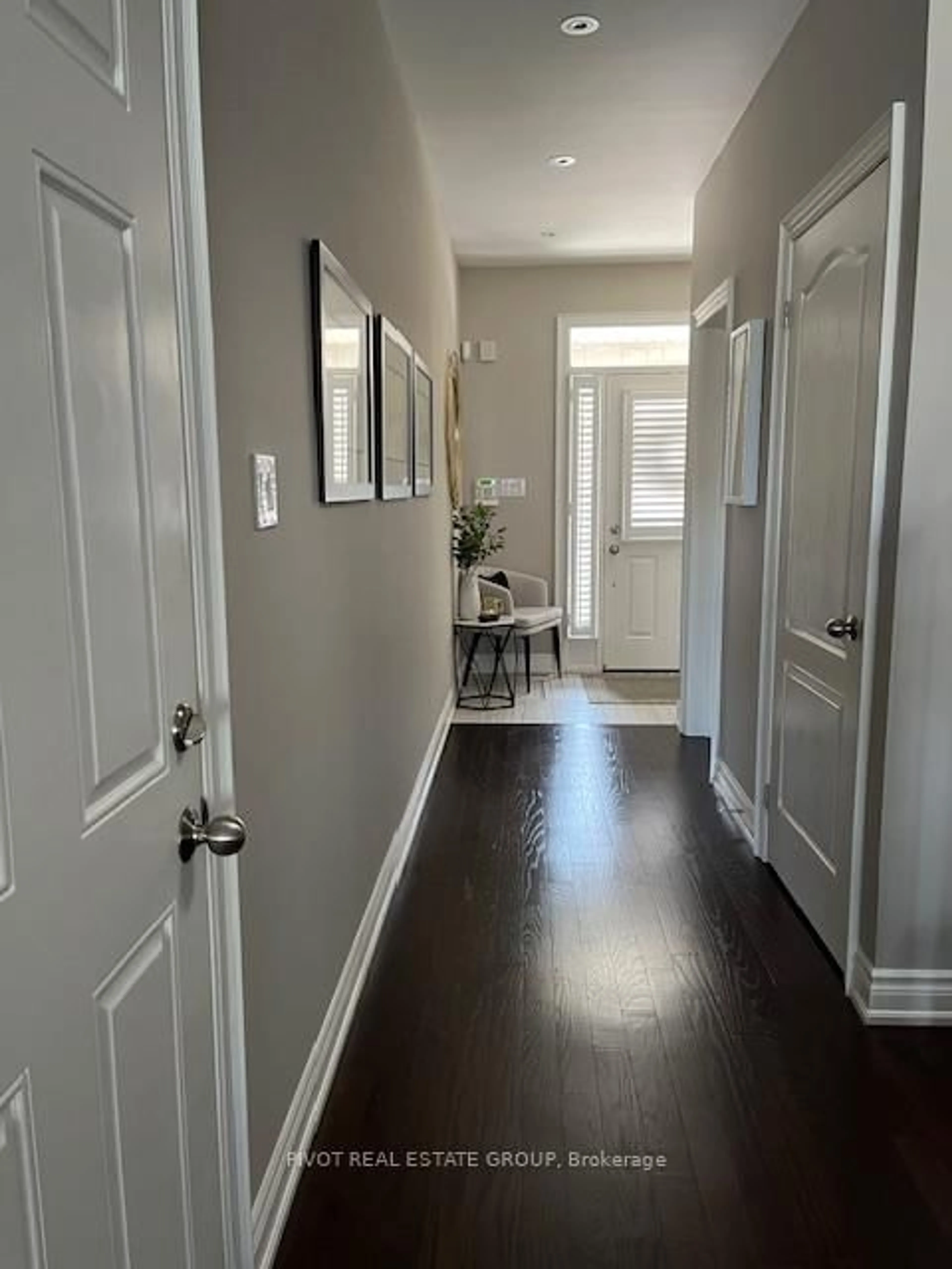 Indoor entryway for 1292 Clarriage Crt, Milton Ontario L9E 1J4